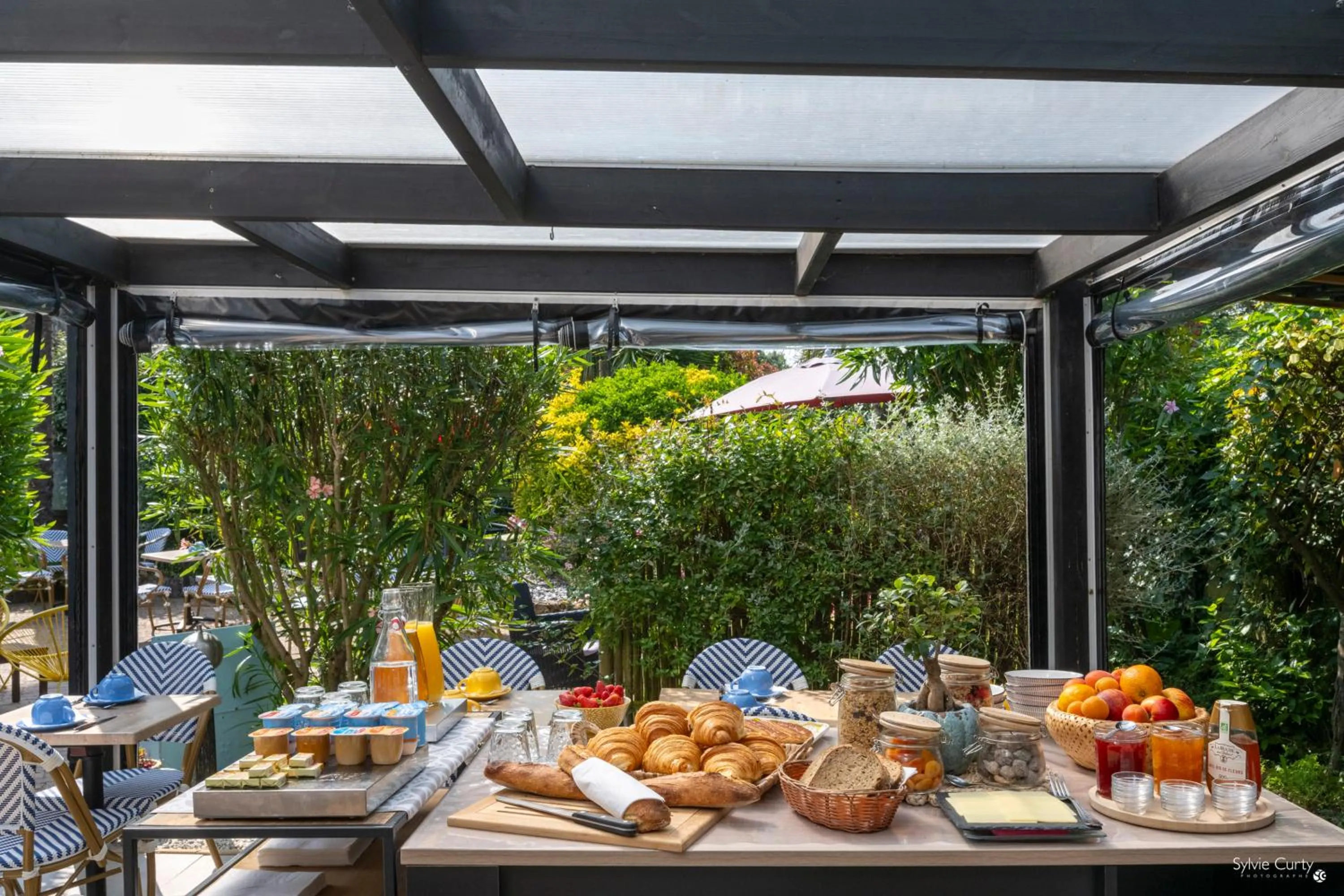 Breakfast in Hotel La Roseraie