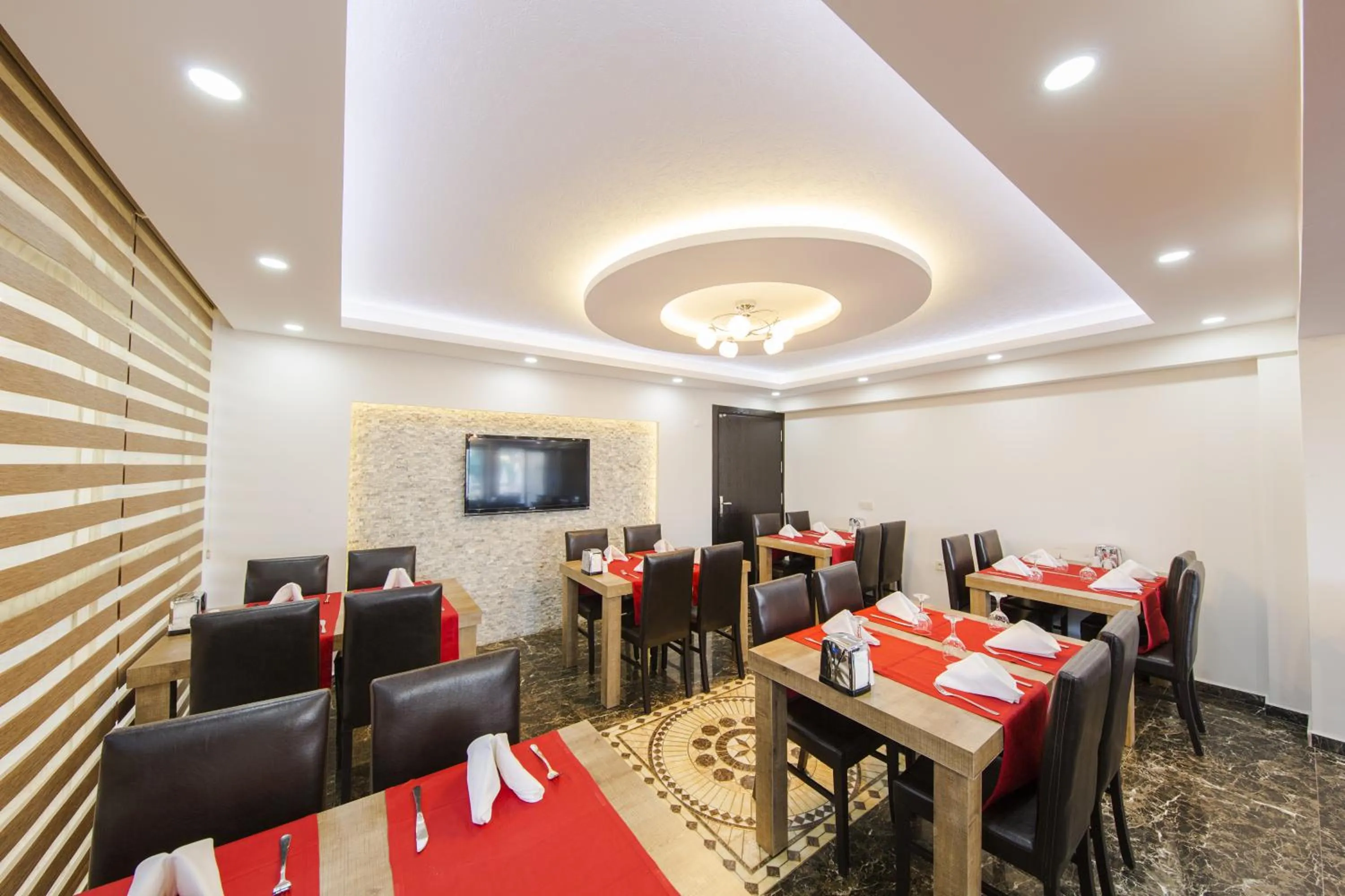 Restaurant/places to eat in Sarp Hotel Kadriye