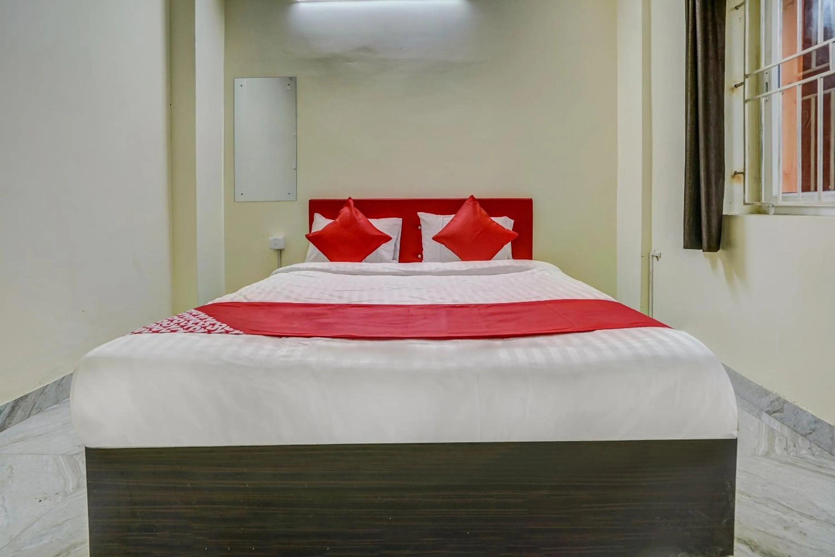 Bedroom, Bed in Hotel O Avisi Residency