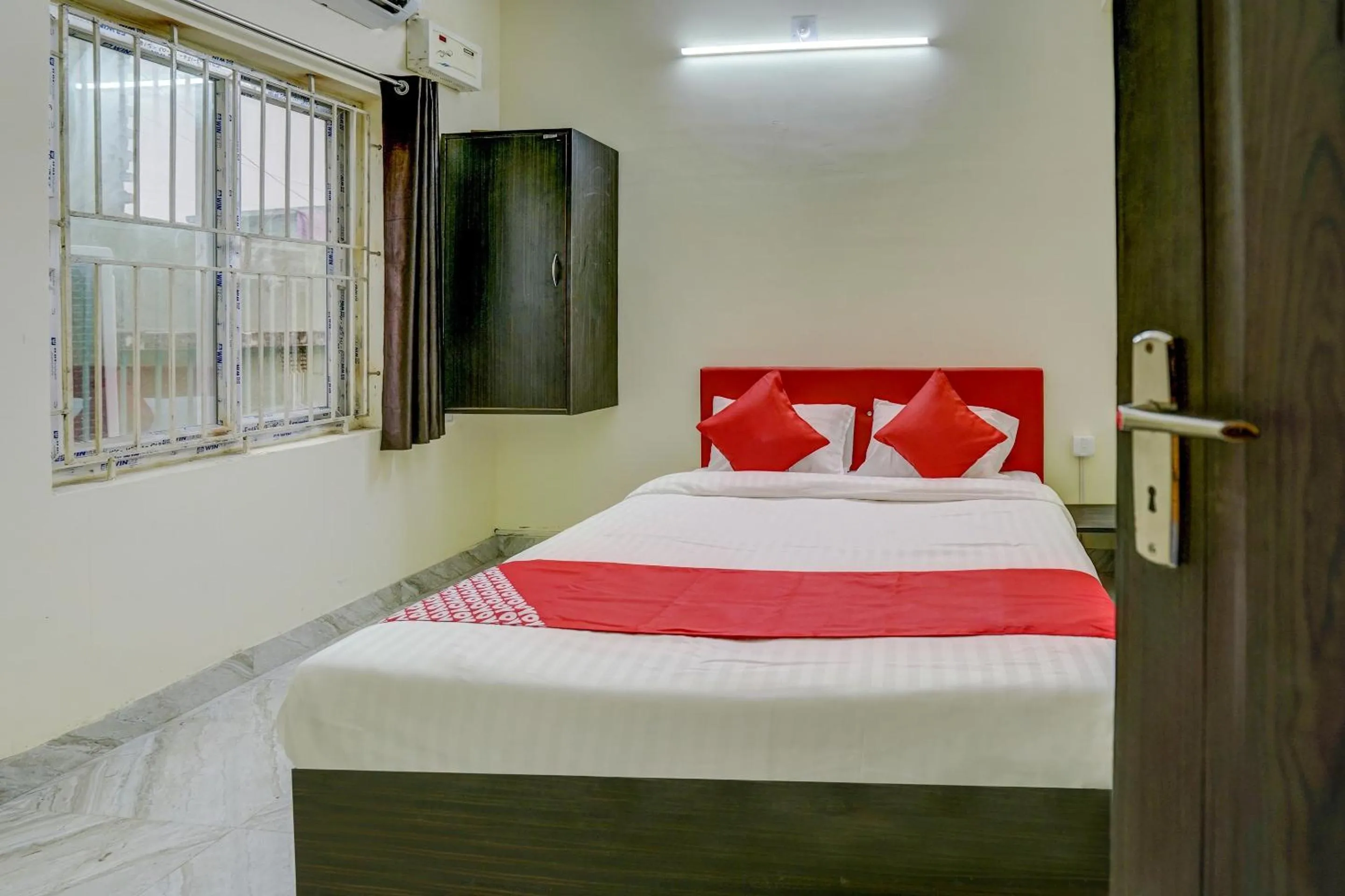 Bedroom, Bed in Hotel O Avisi Residency