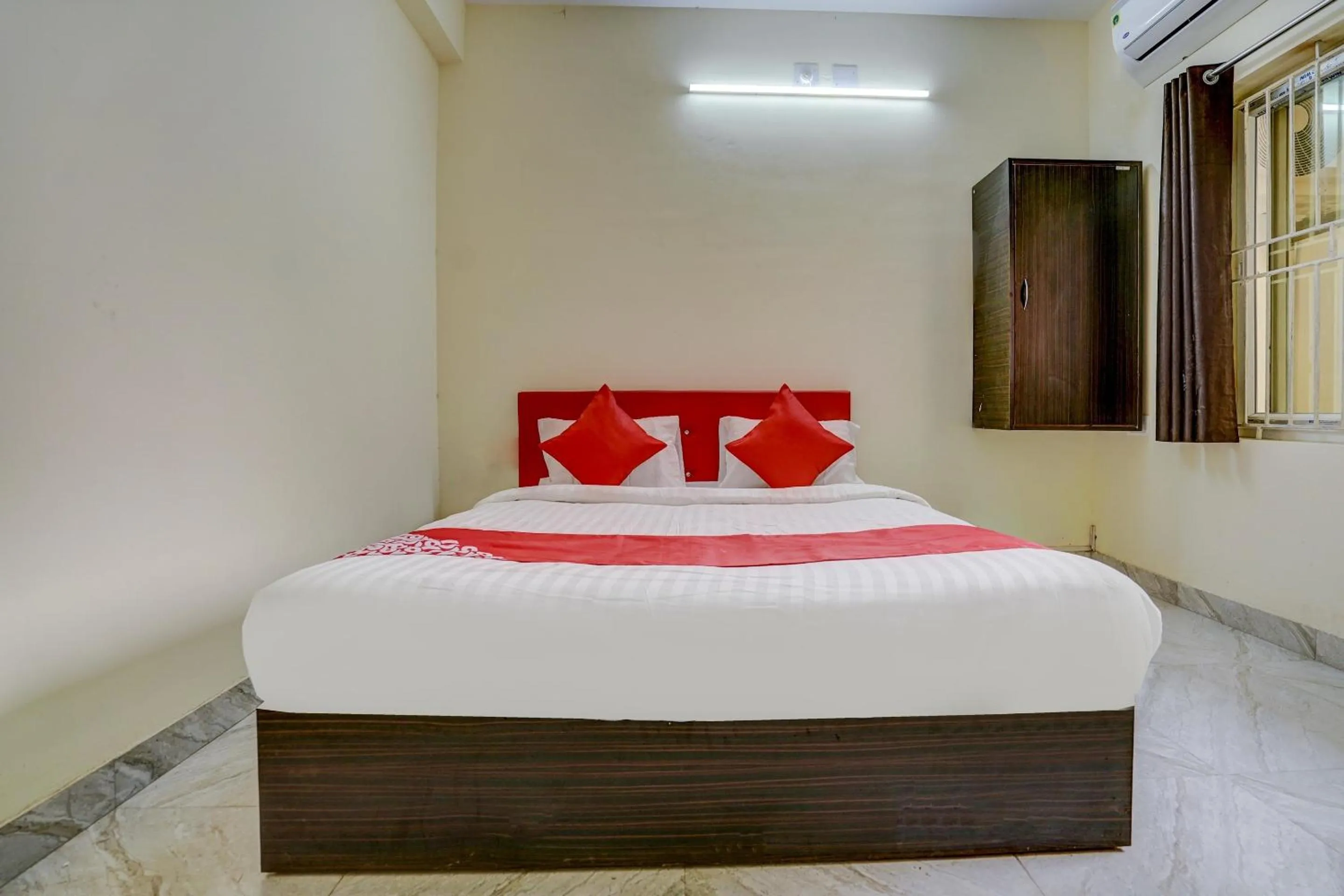 Bedroom, Bed in Hotel O Avisi Residency