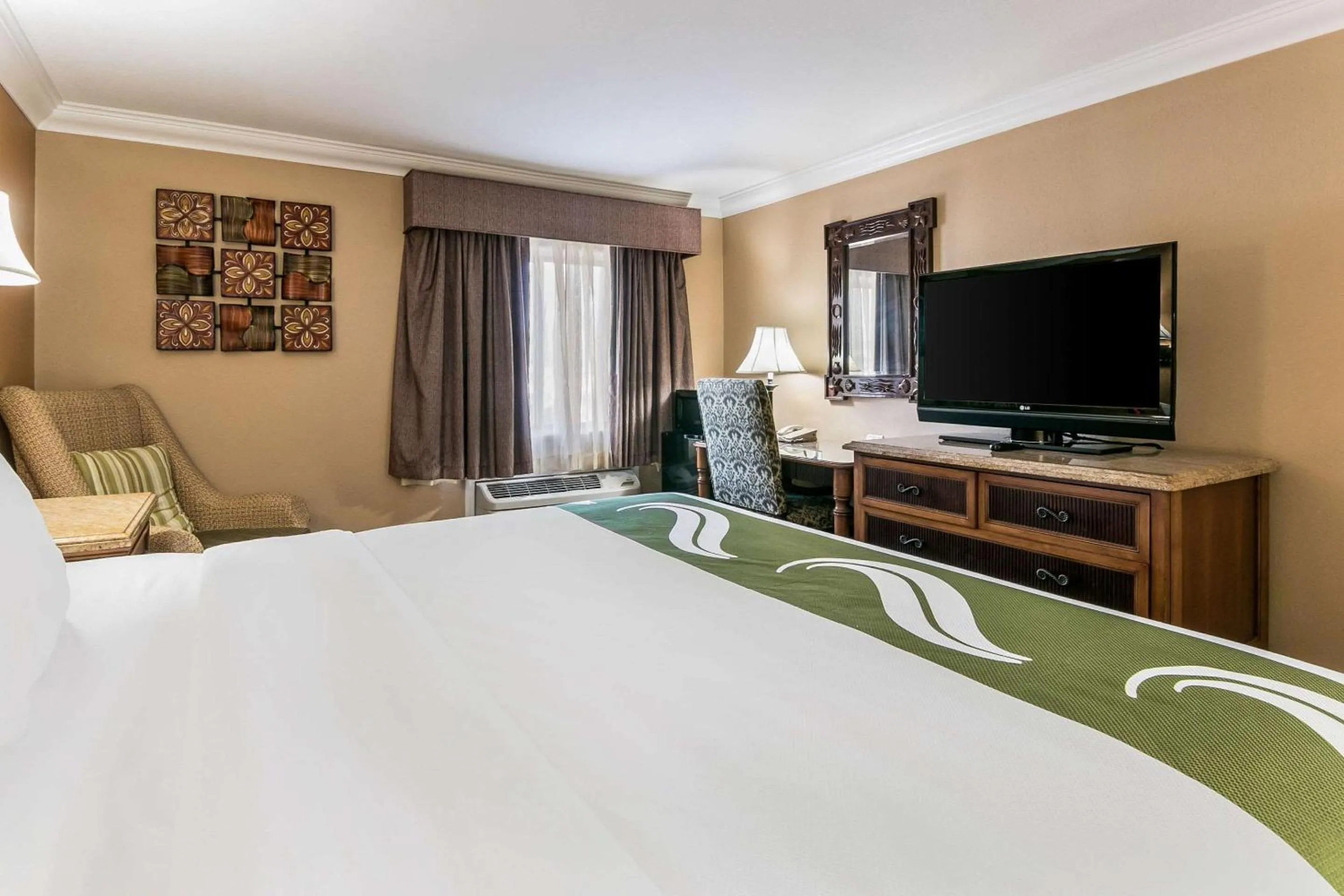 Bedroom, Bed in Quality Inn & Suites Atlanta Airport South