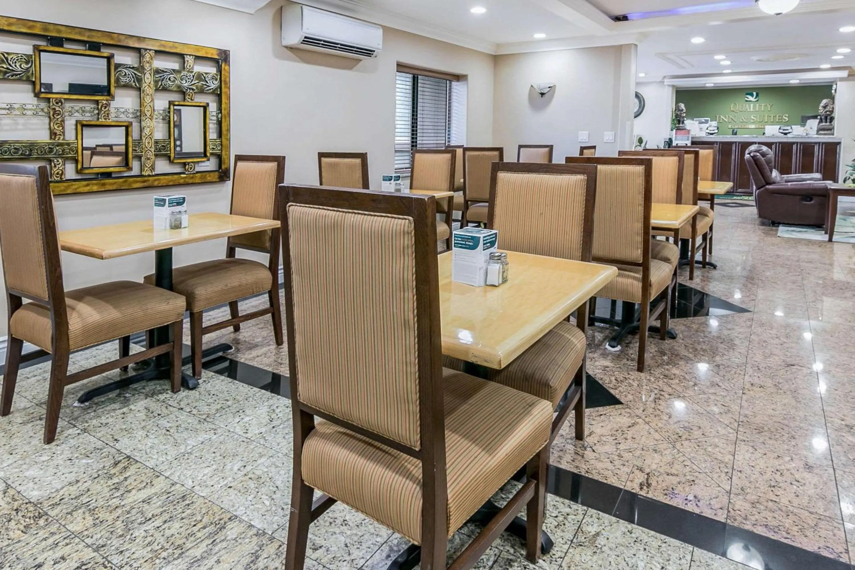 Breakfast in Quality Inn & Suites Atlanta Airport South