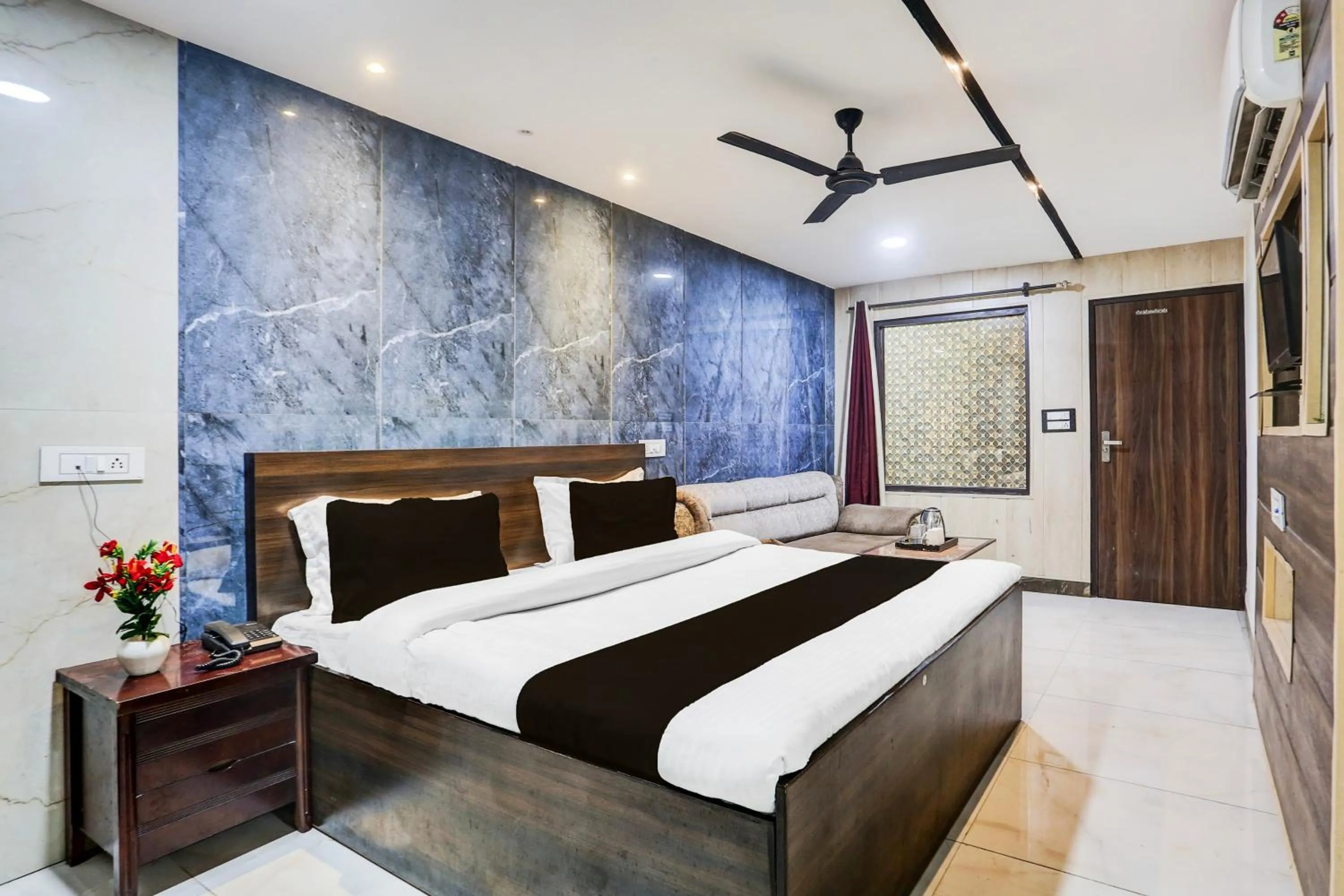 Townhouse by OYO Haibowal Chowk Near DMC