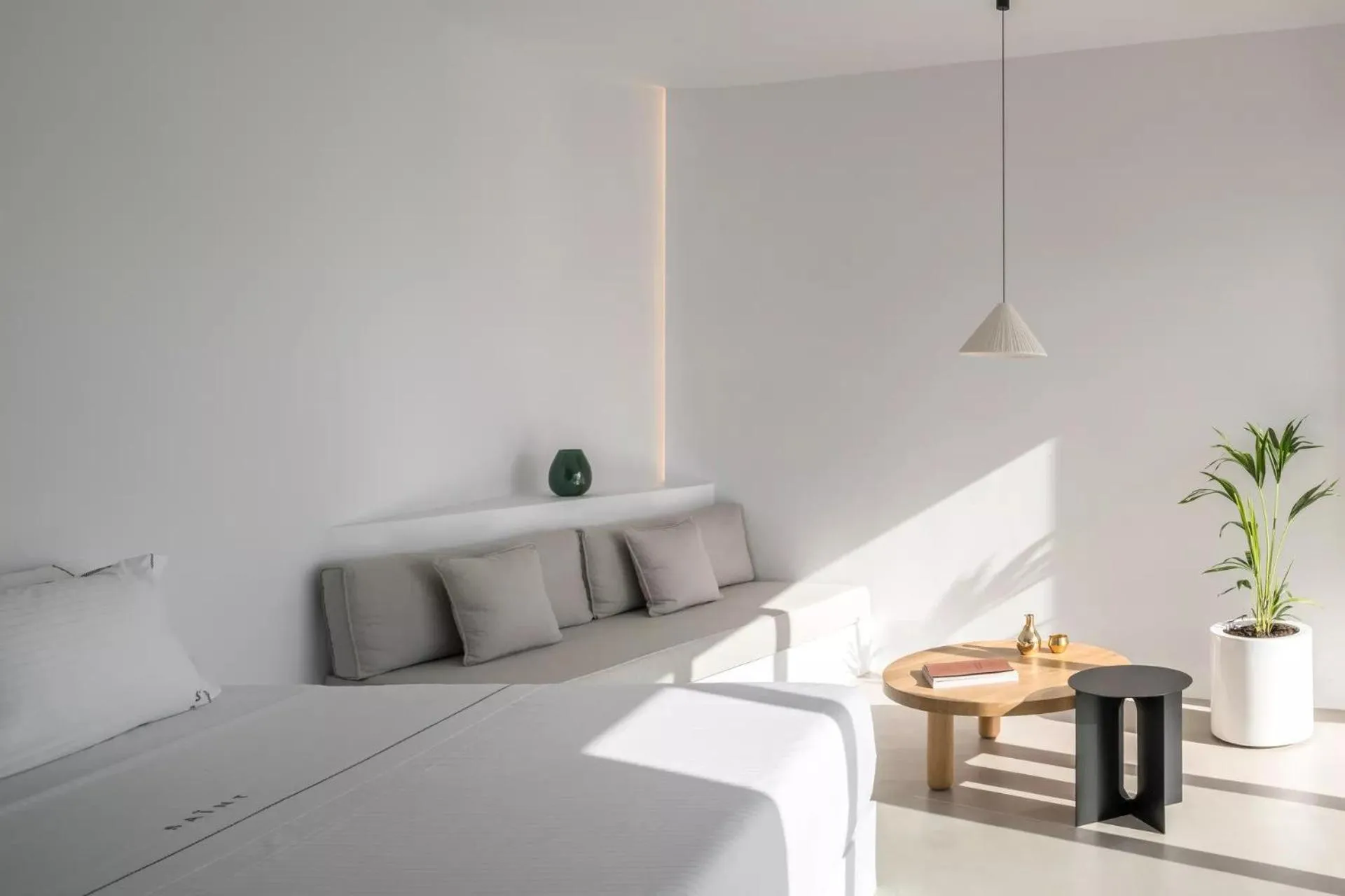 Seating area, Bed in The Saint Hotel