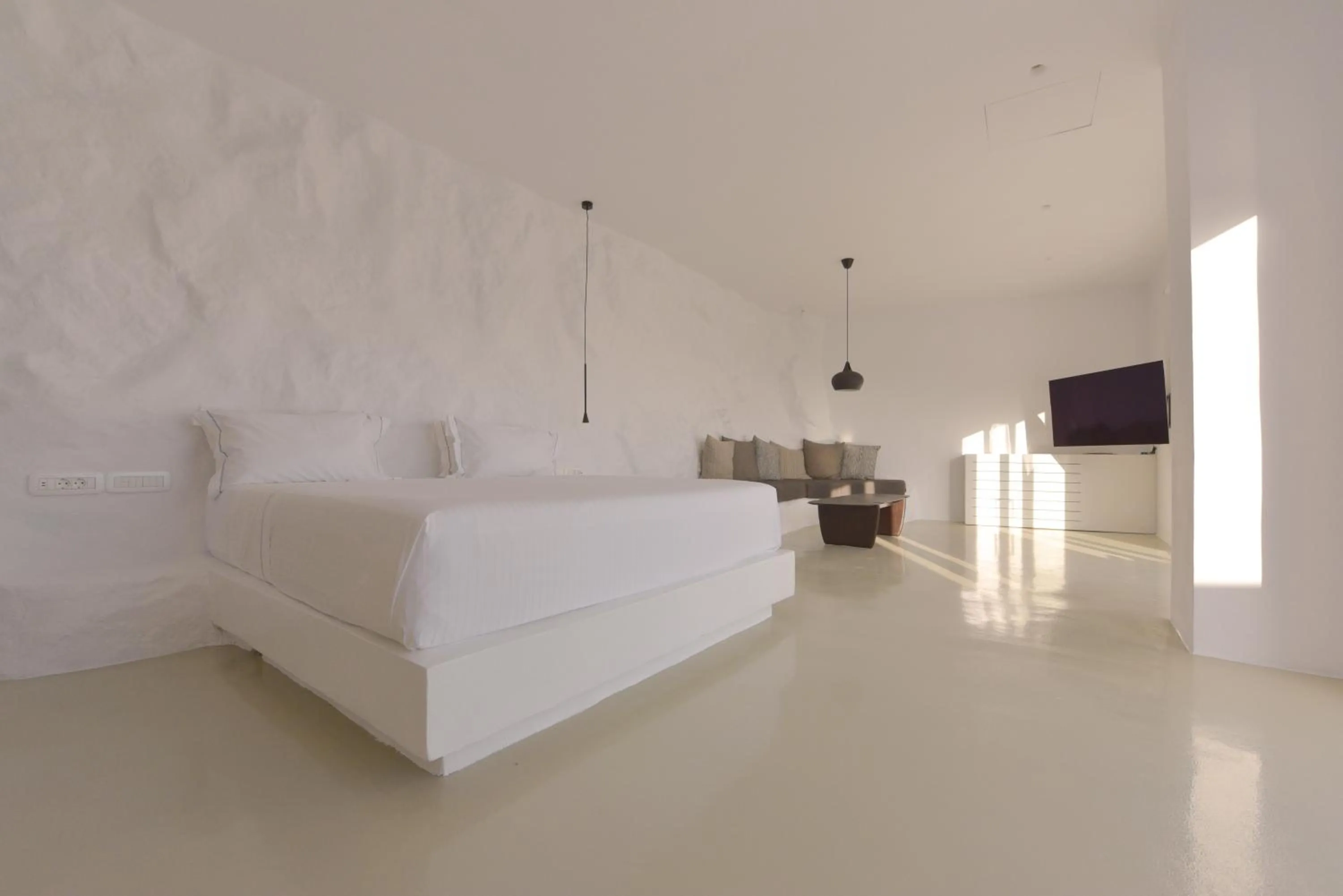 Seating area, Bed in The Saint Hotel