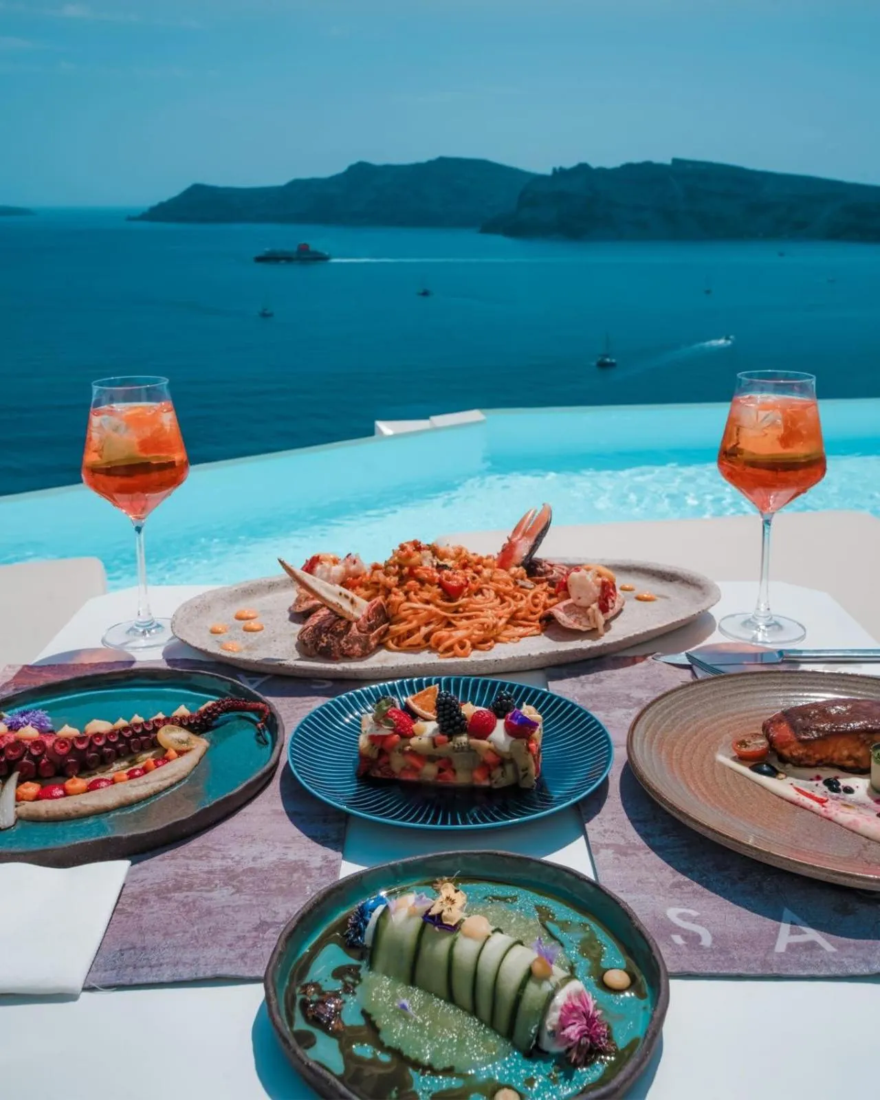 Restaurant/places to eat in The Saint Hotel