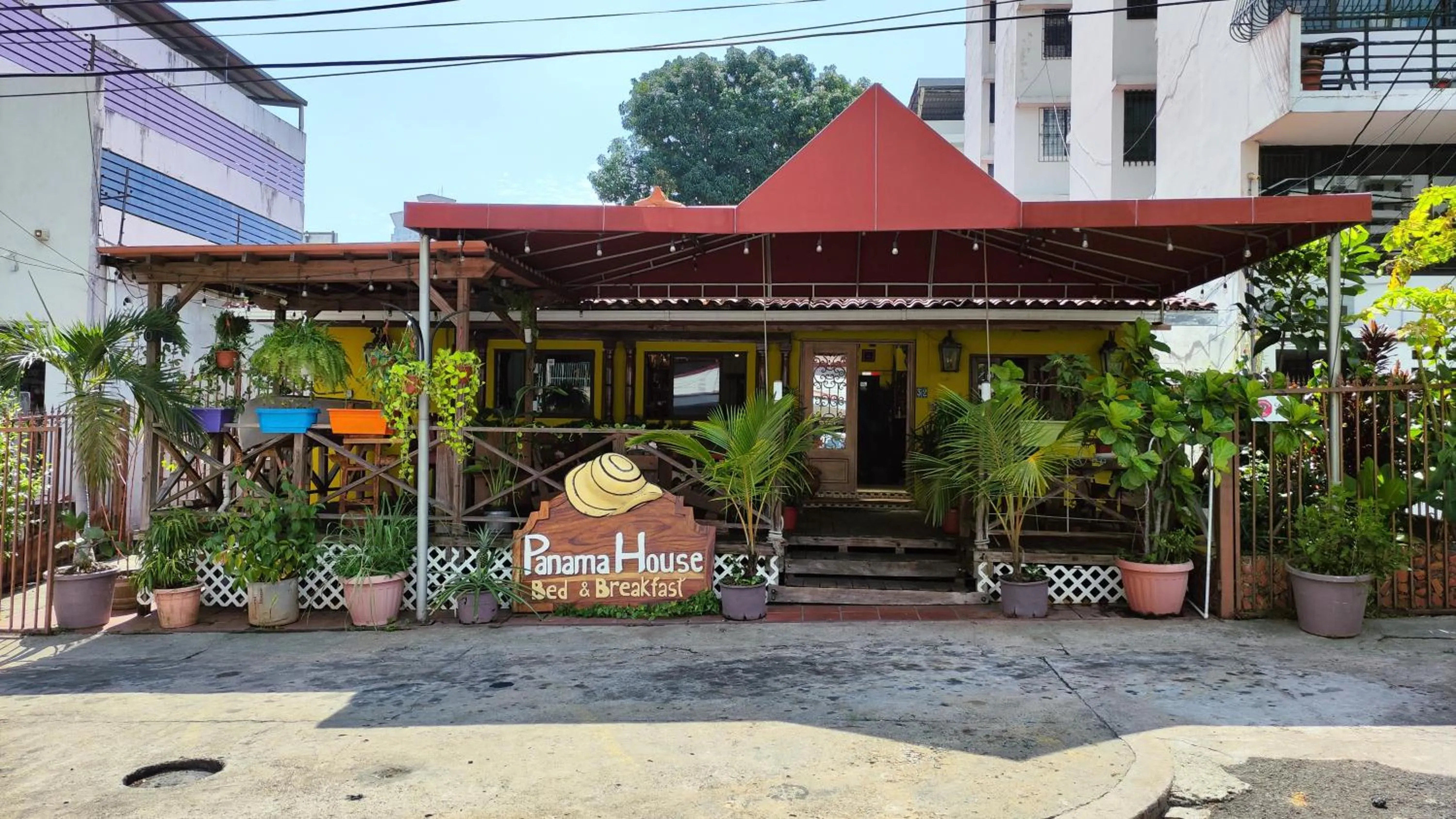 Property building in Panama House Bed & Breakfast