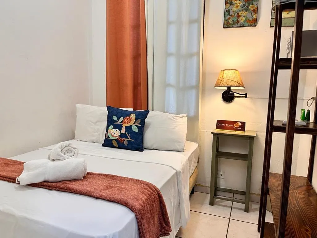 Bed in Panama House Bed & Breakfast