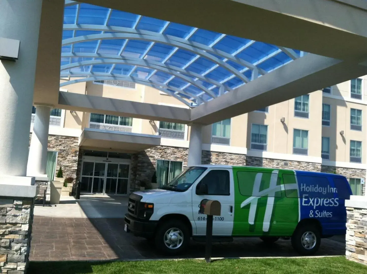 Property building in Holiday Inn Express & Suites Columbus - Easton Area by IHG Property building in Holiday Inn Express & Suites Columbus - Easton Area by IHG