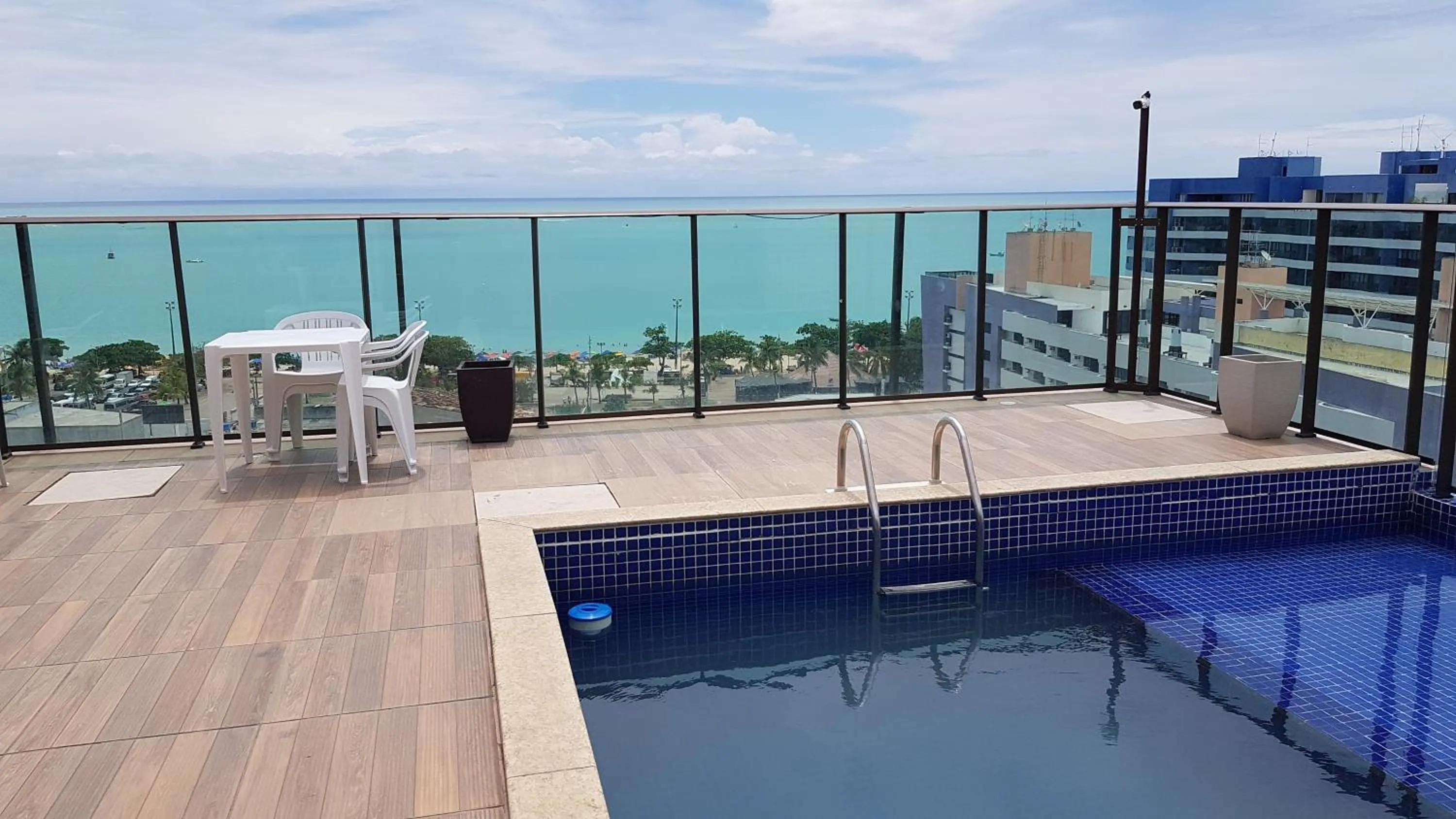Swimming pool in Edifício Galés da Pajuçara