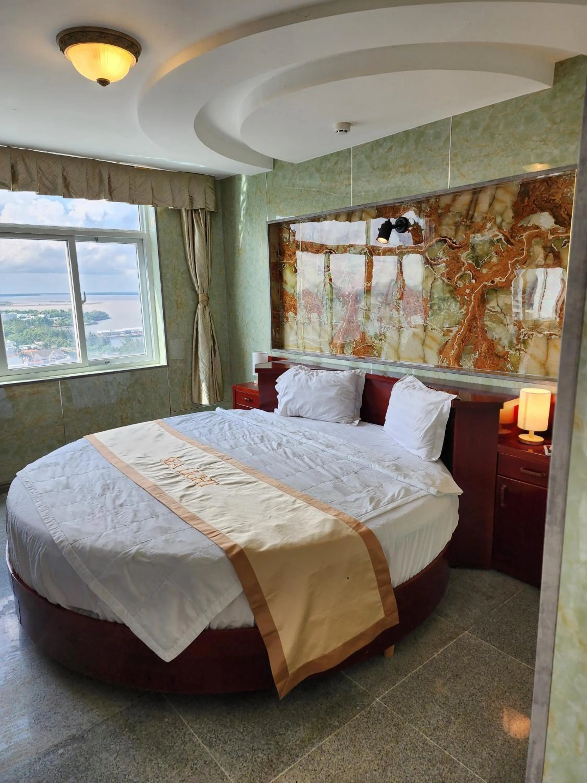 VIP, Bed in Sea Light Hotel