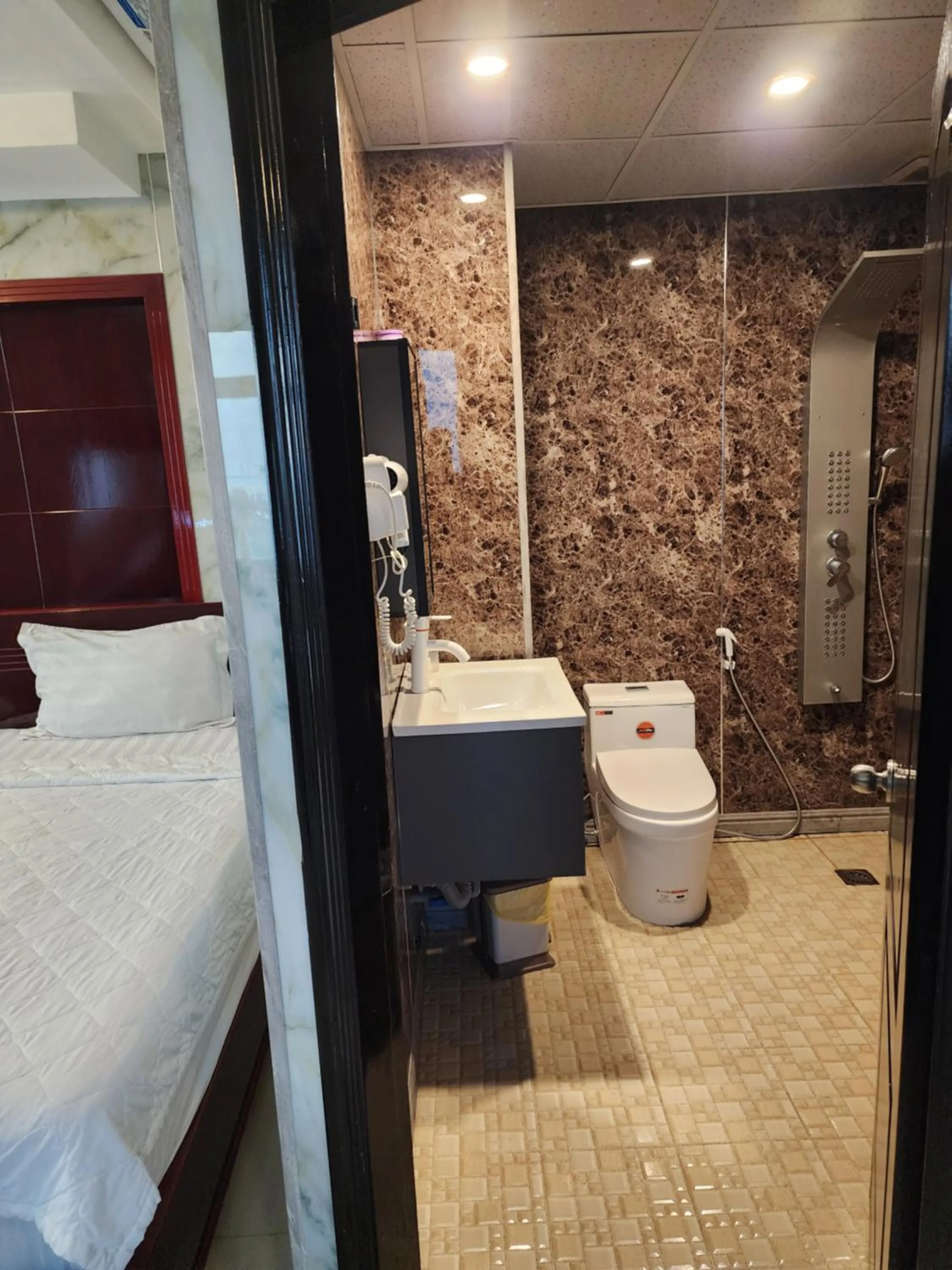 Toilet in Sea Light Hotel