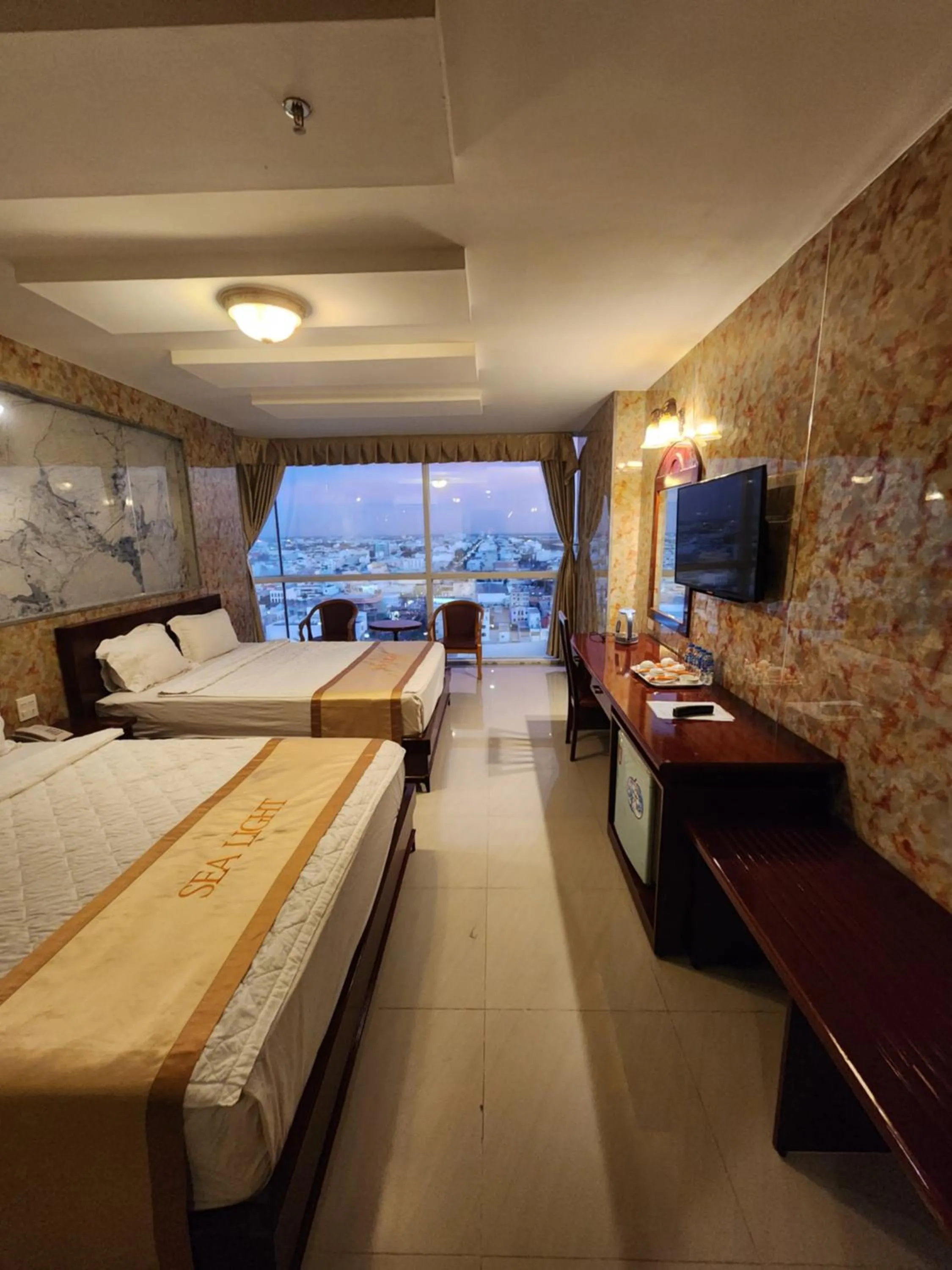 Photo of the whole room, Bed in Sea Light Hotel