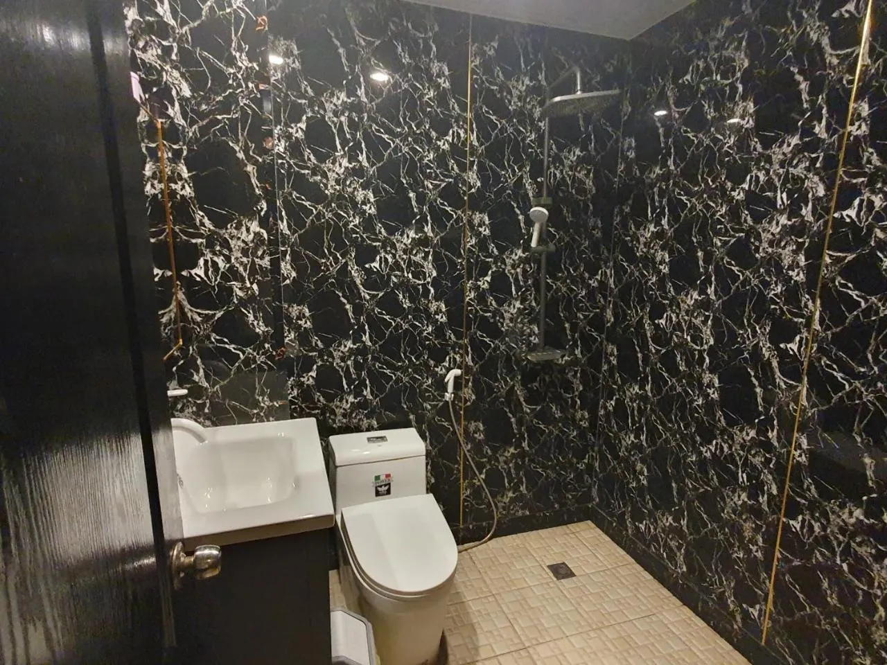 Toilet in Sea Light Hotel