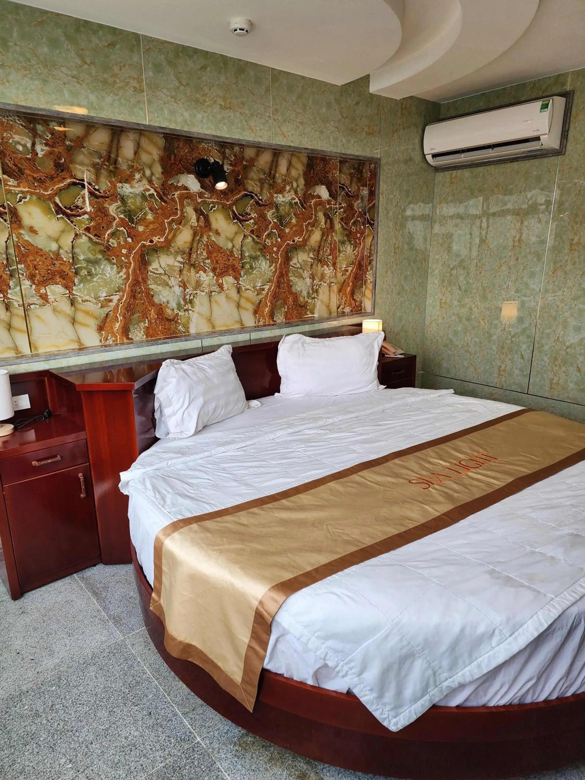 VIP, Bed in Sea Light Hotel
