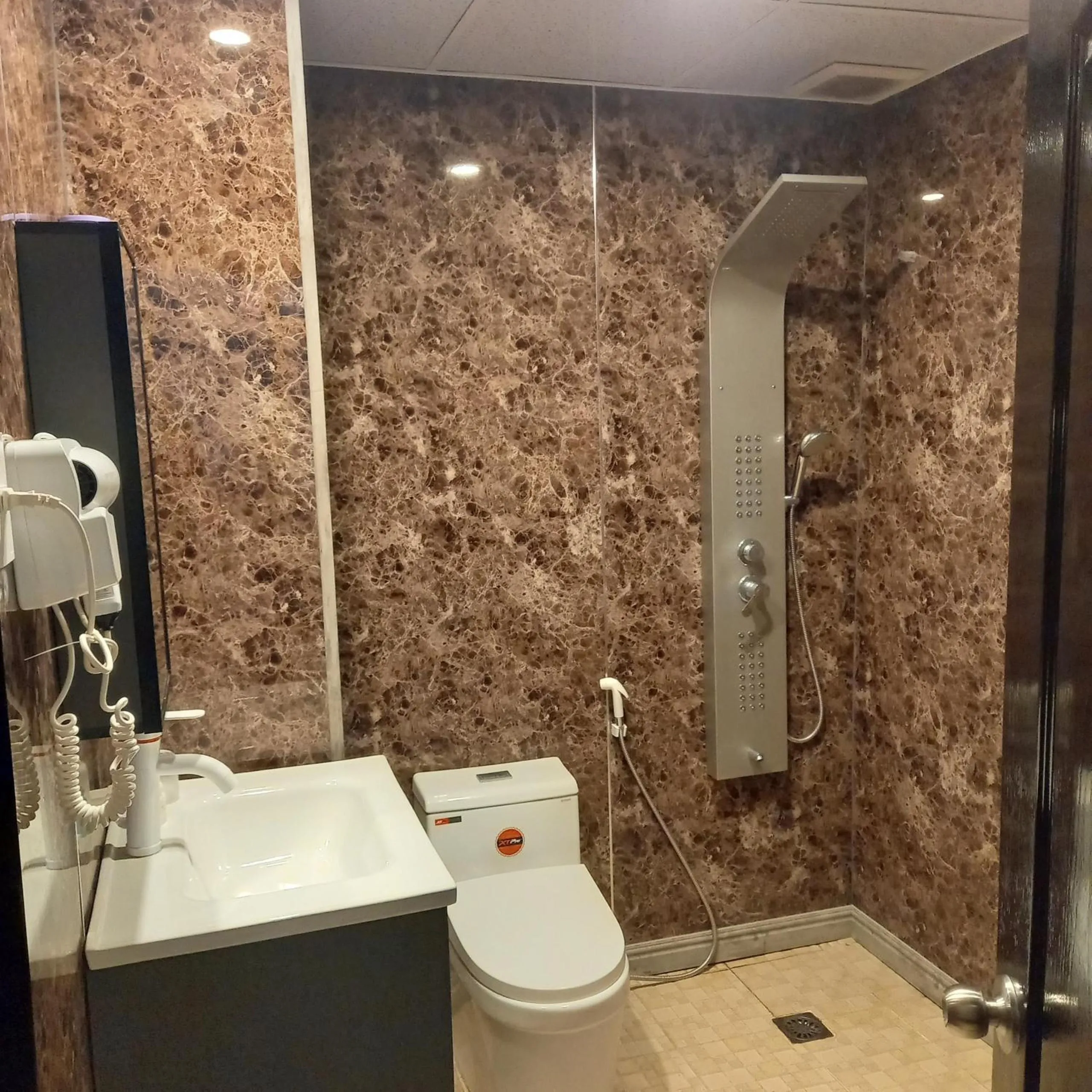 Toilet in Sea Light Hotel