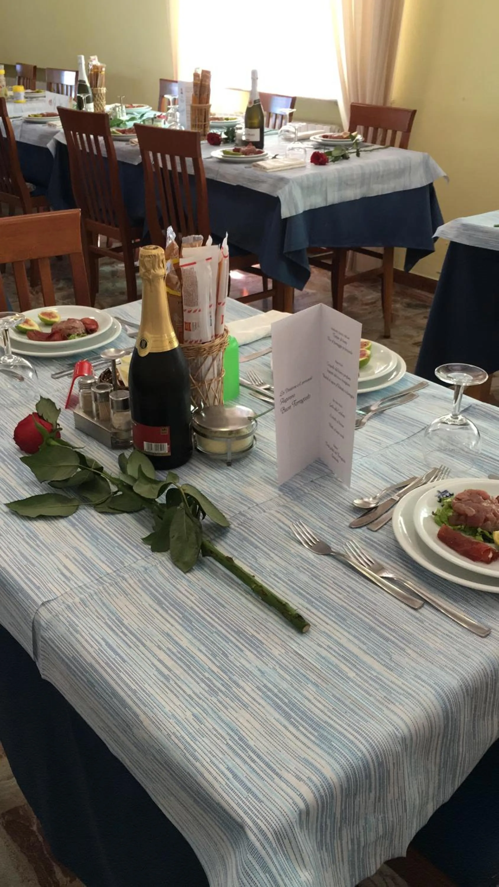 Restaurant/places to eat in Dea Della Salute Hotel