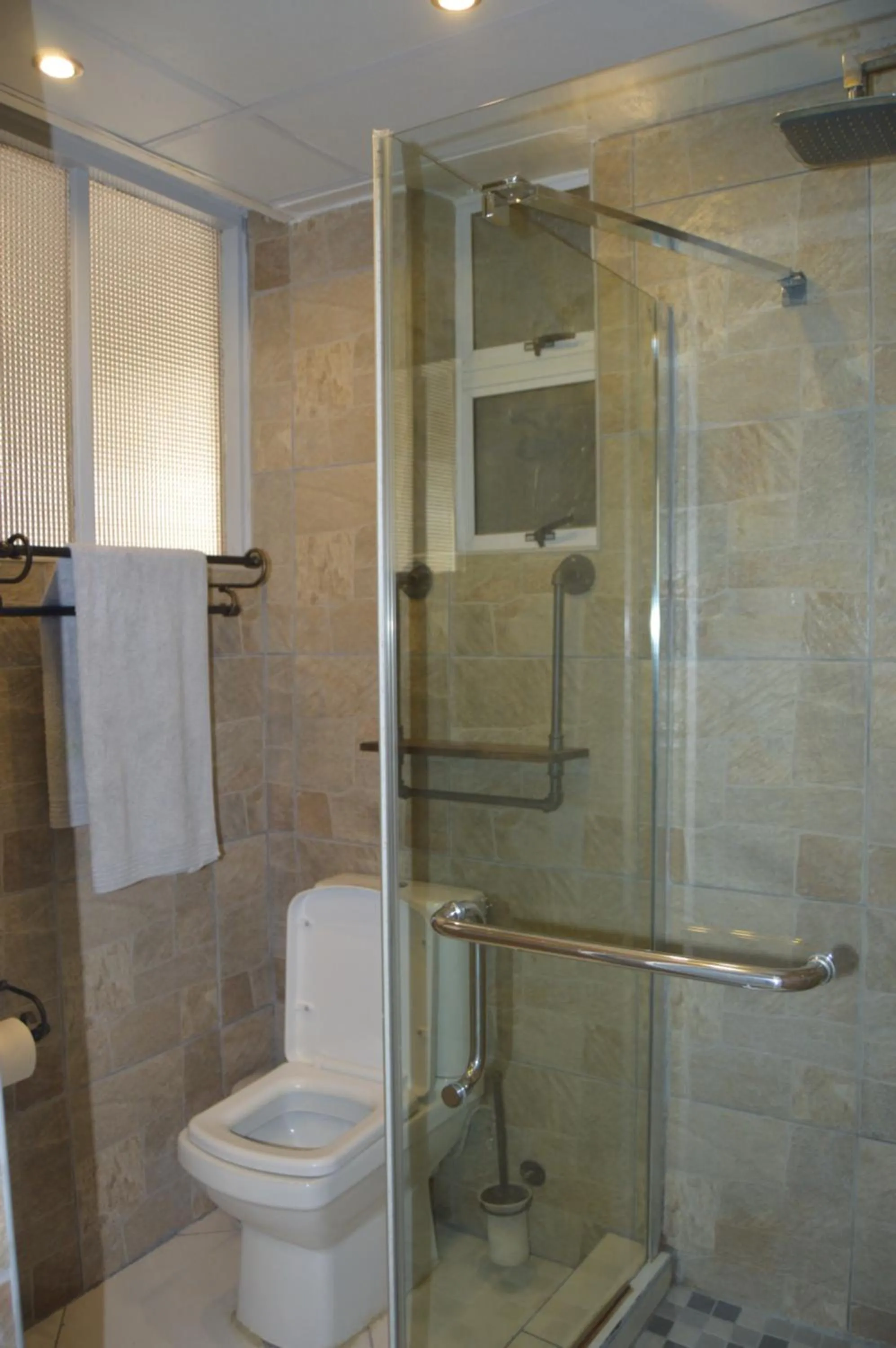 Bathroom in Accommodation Front - Classy 4 Sleeper with Ocean Views