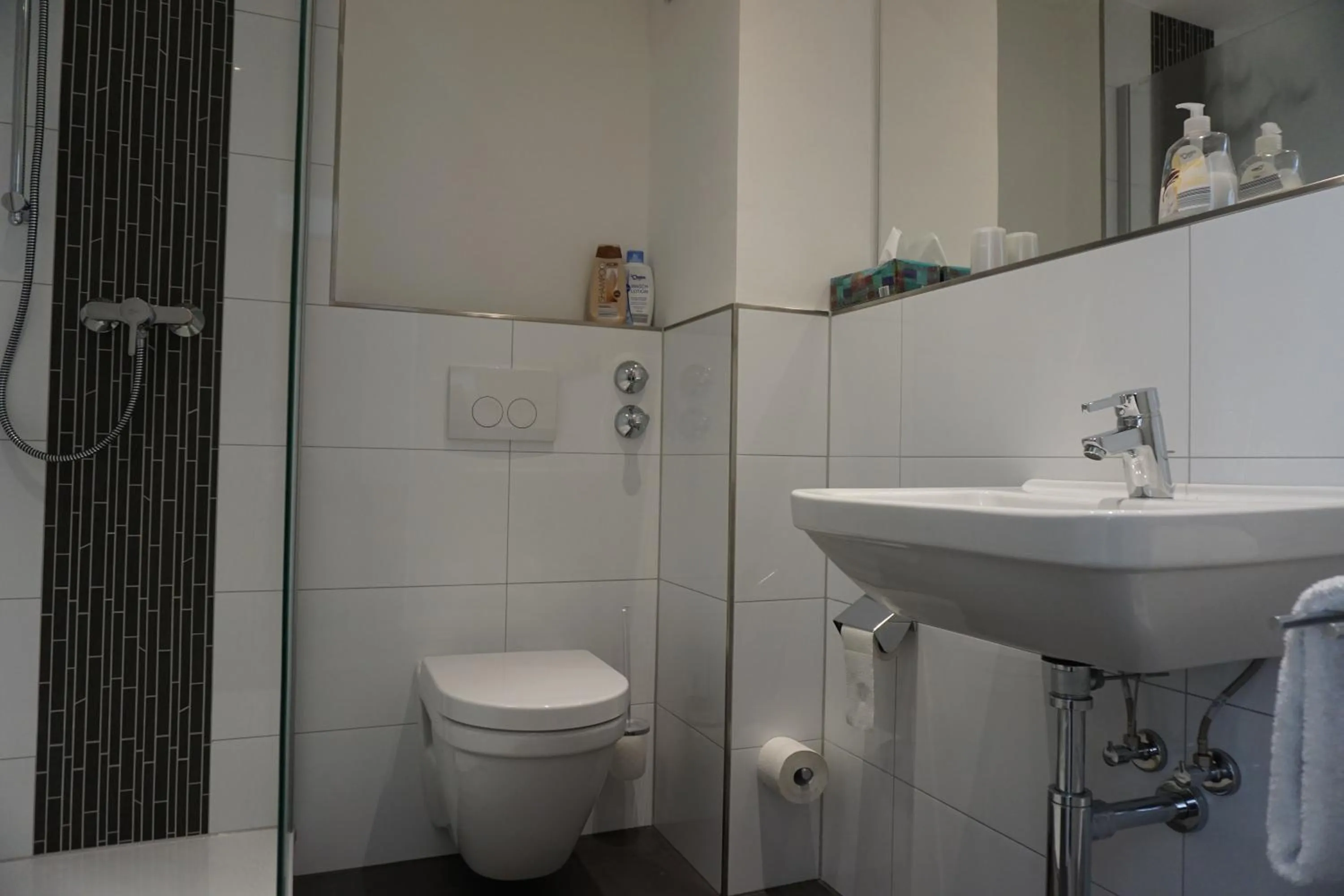 Photo of the whole room in Chrisma