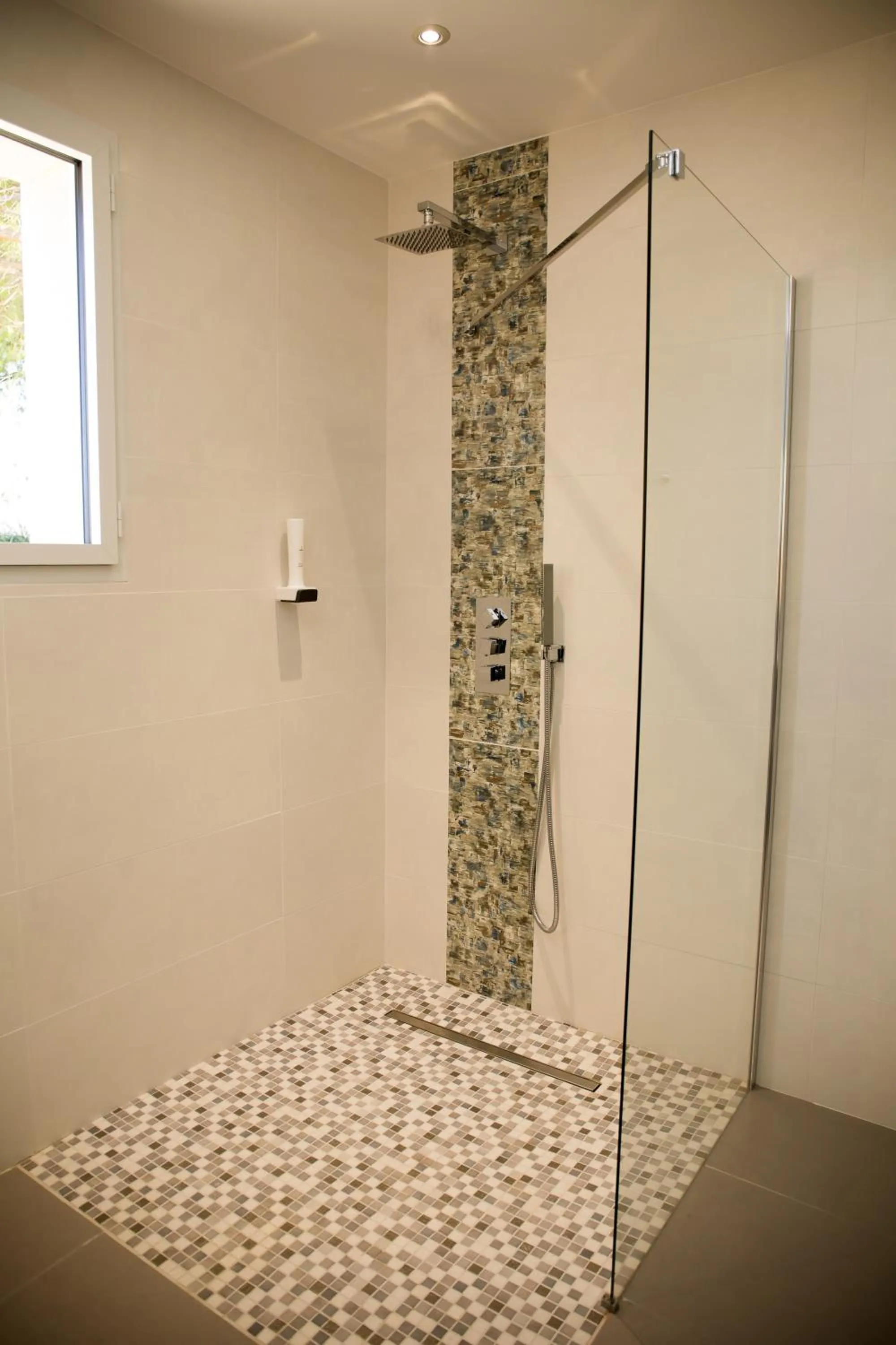 Shower in Le Domaine des Oliviers