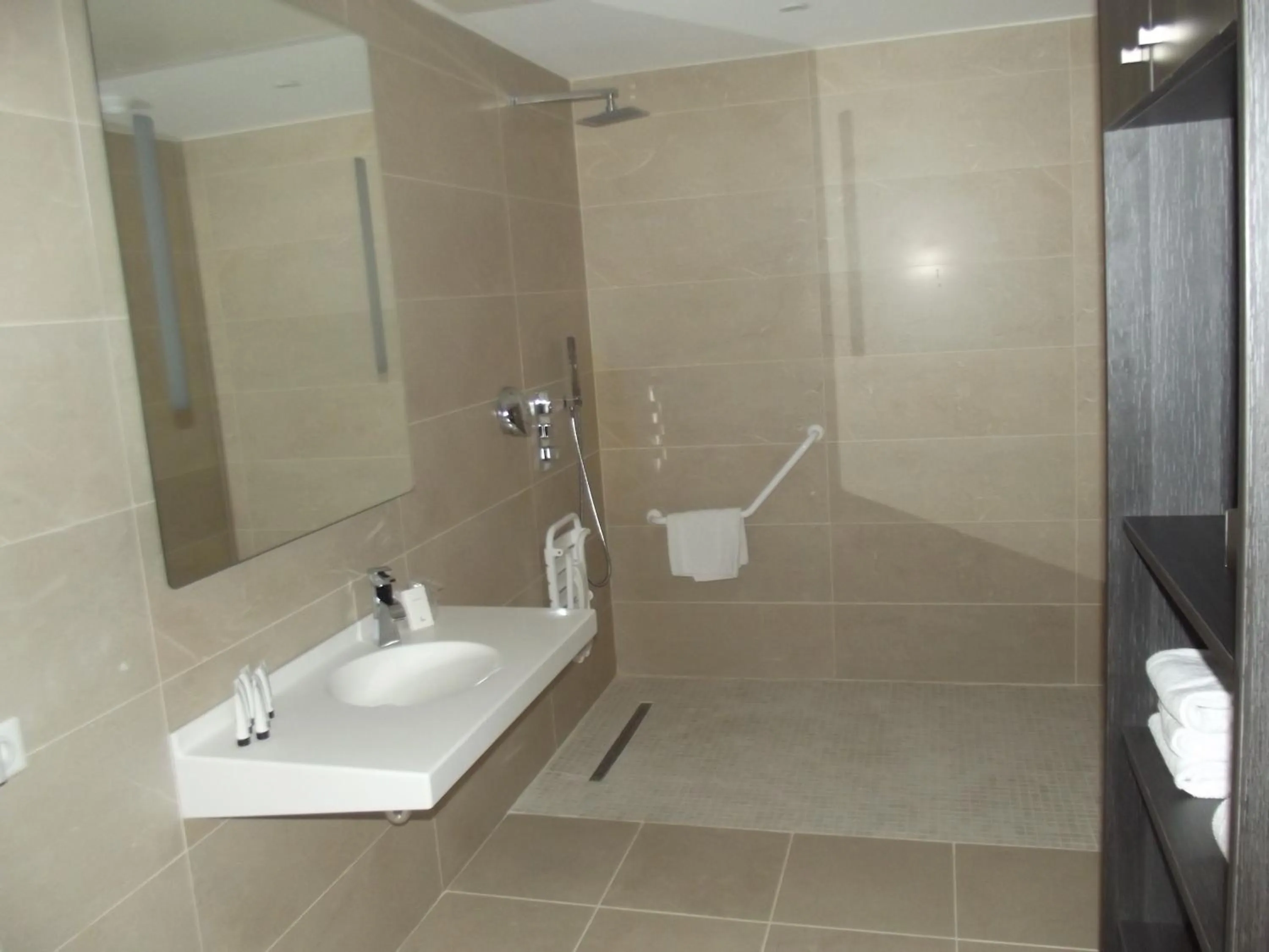 Shower in Le Domaine des Oliviers