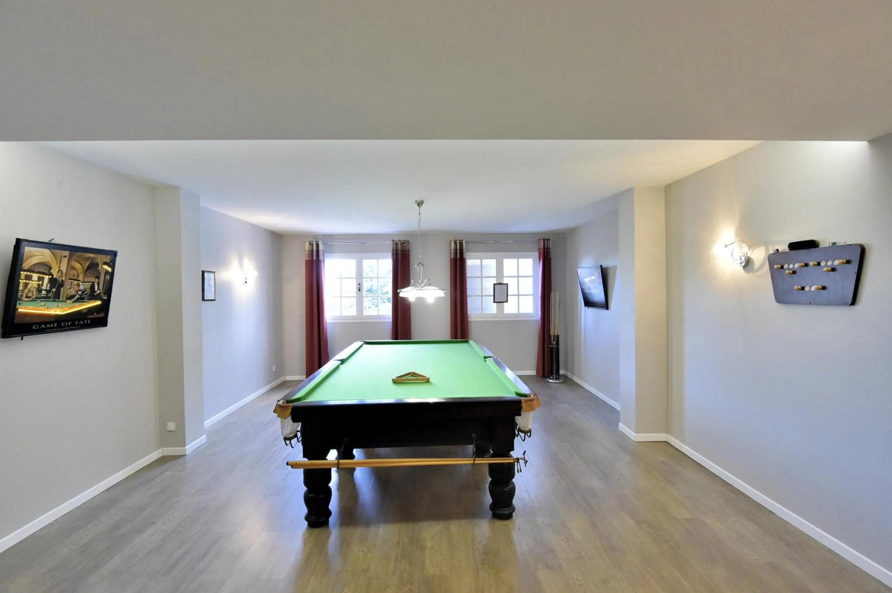 Billiard in Le Domaine des Oliviers