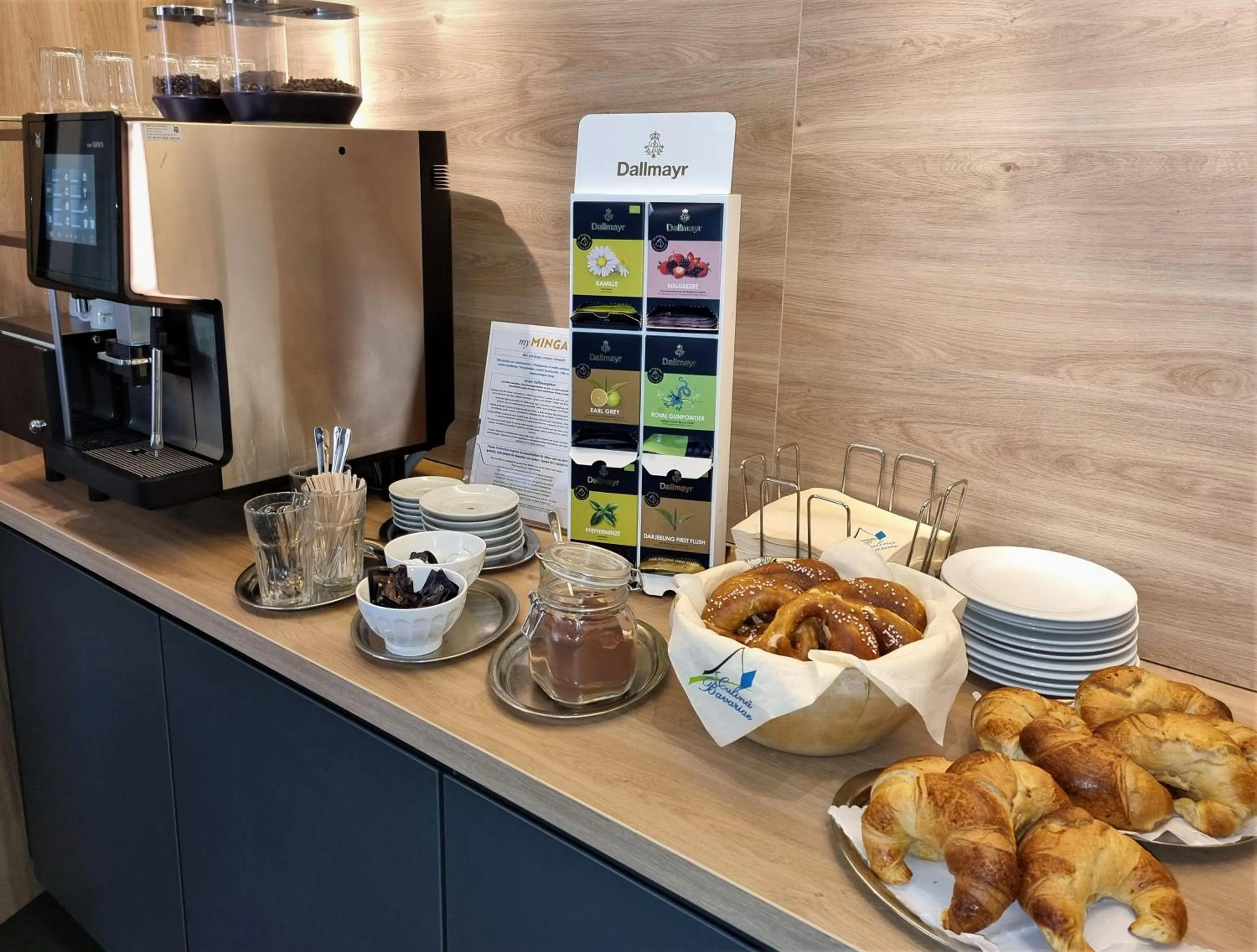 Restaurant/places to eat in my MINGA Airport serviced Apartments