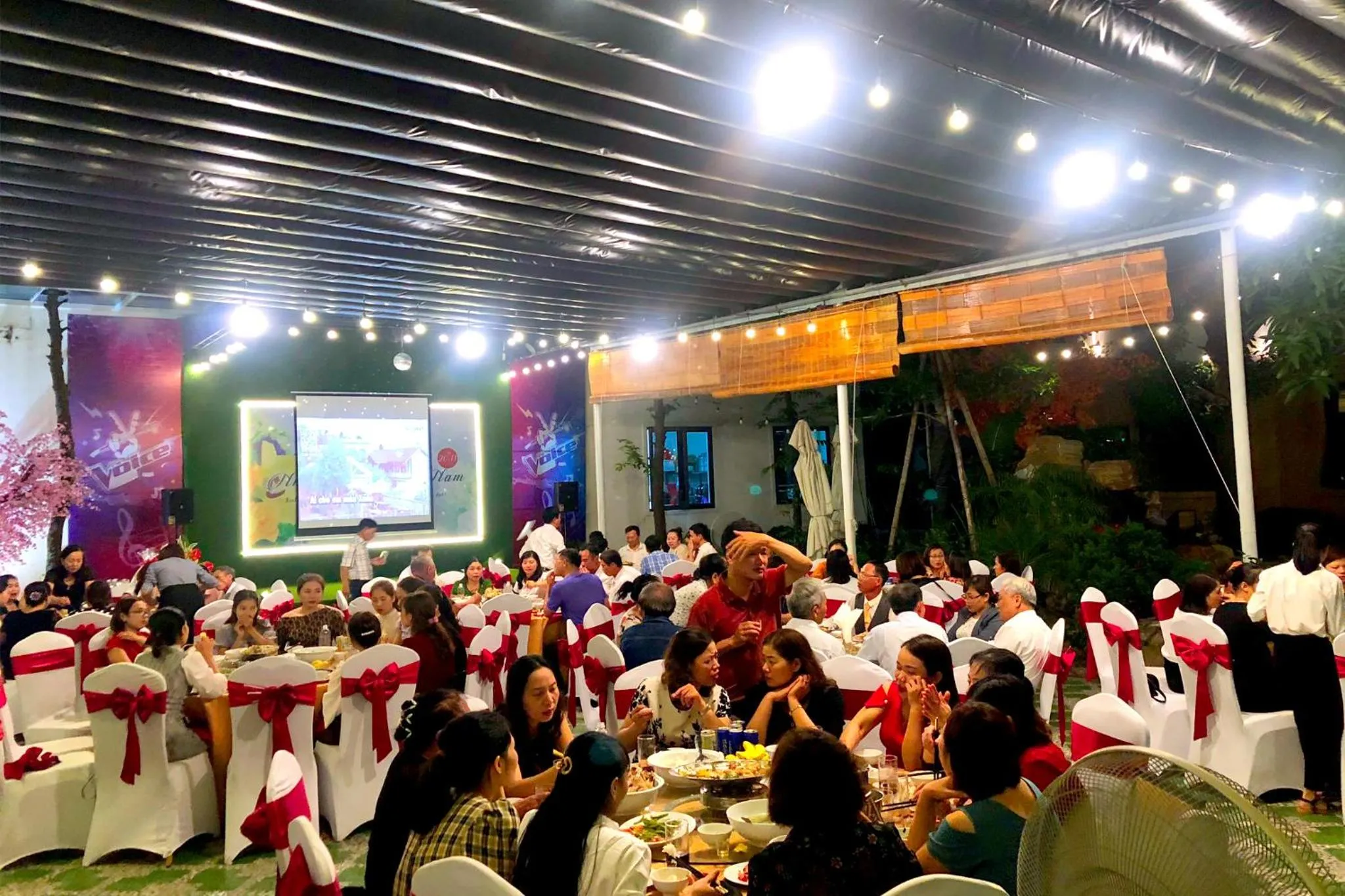 Restaurant/places to eat in Thông Đỏ Hotel