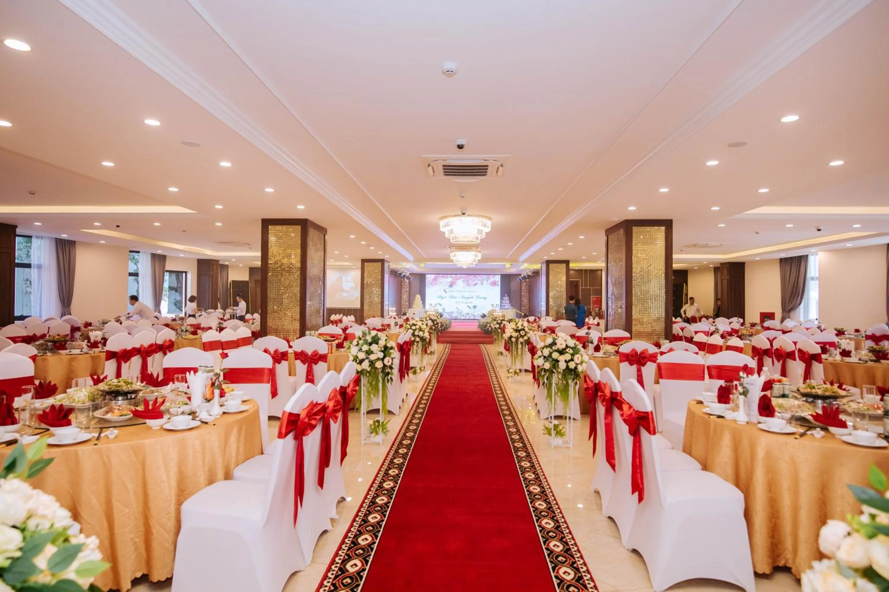 Restaurant/places to eat in Thông Đỏ Hotel