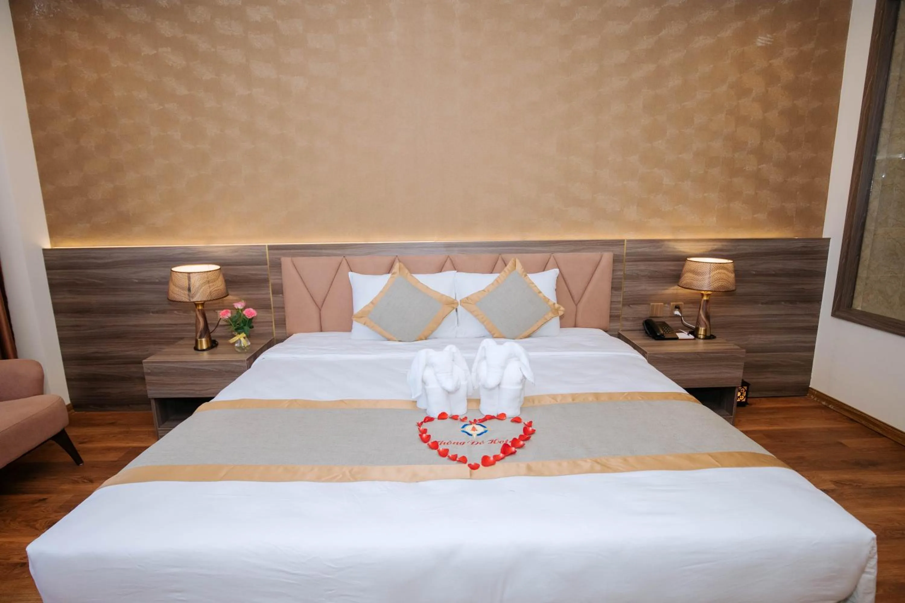 Bed in Thông Đỏ Hotel