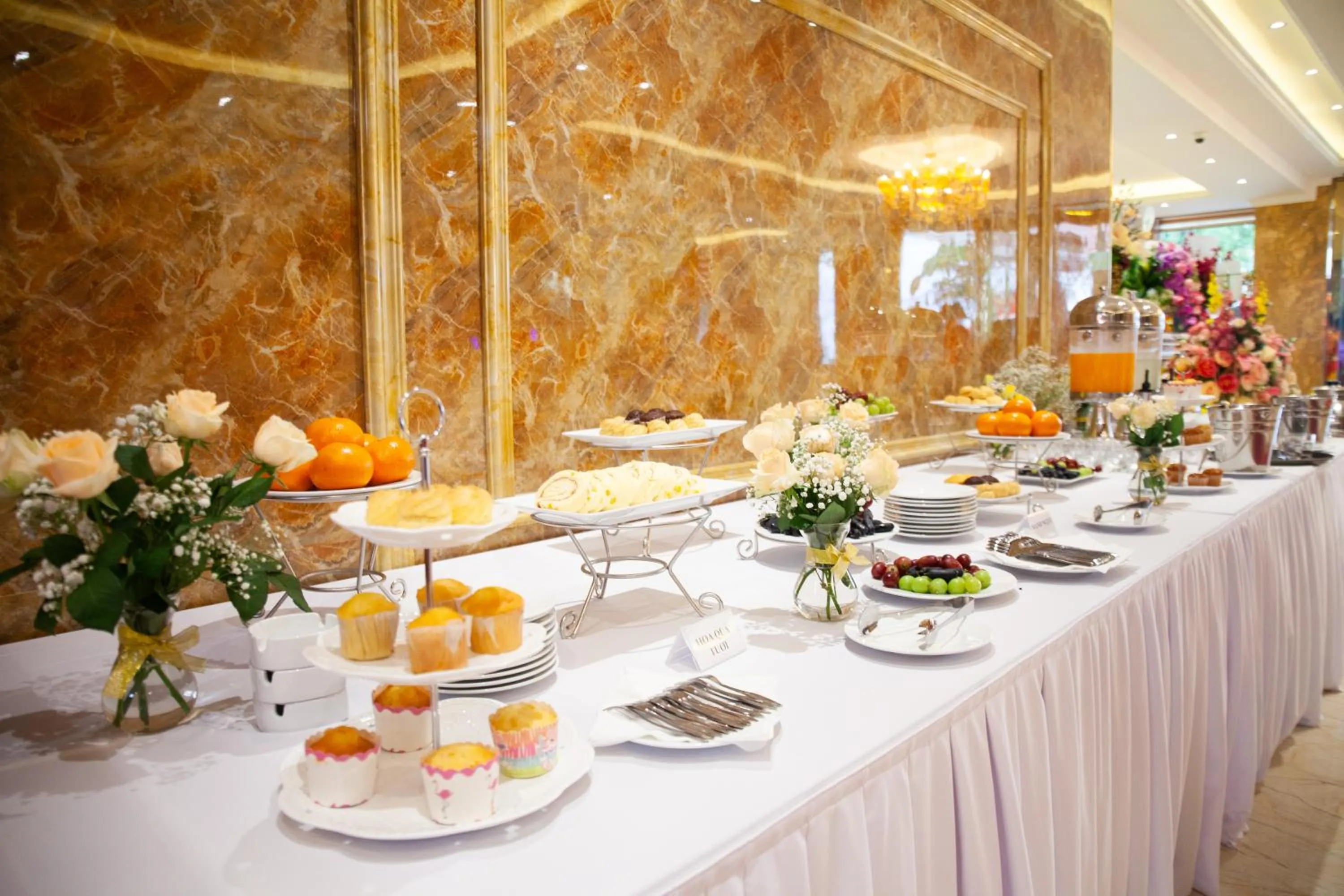 Food and drinks in Thông Đỏ Hotel