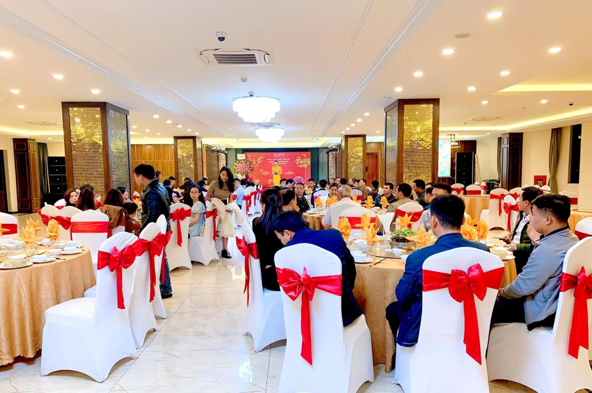 Restaurant/places to eat in Thông Đỏ Hotel