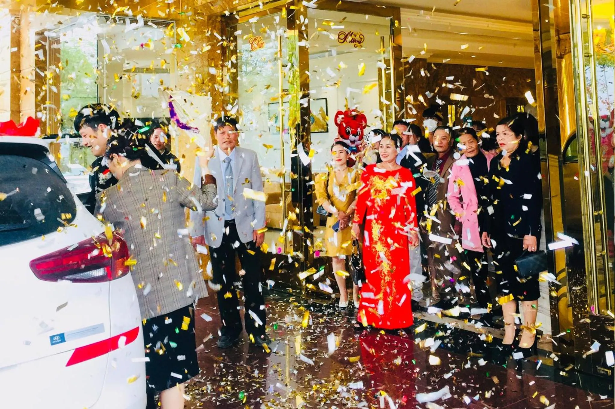 concierge in Thông Đỏ Hotel