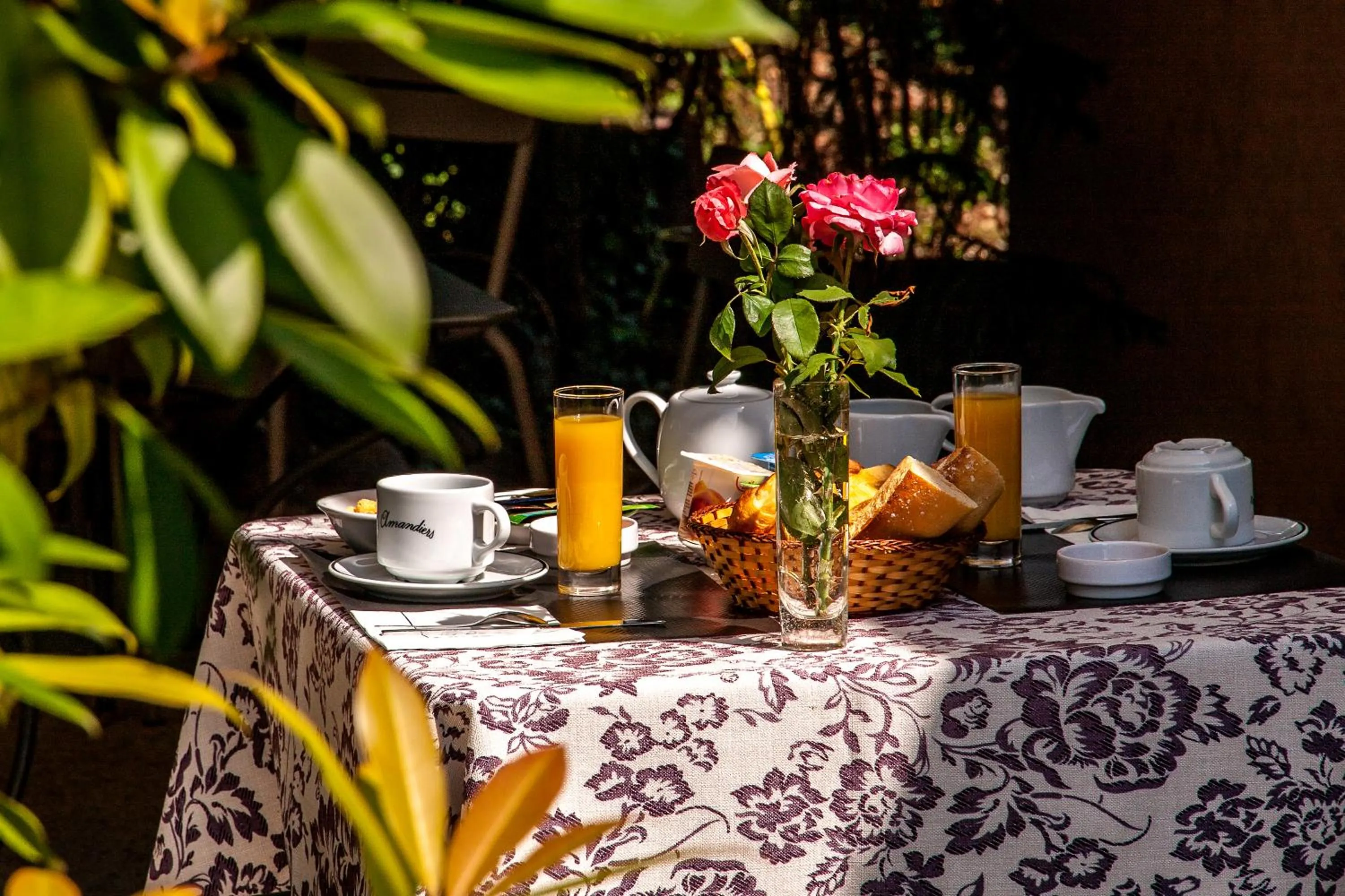 Breakfast in Hotel Les Amandiers