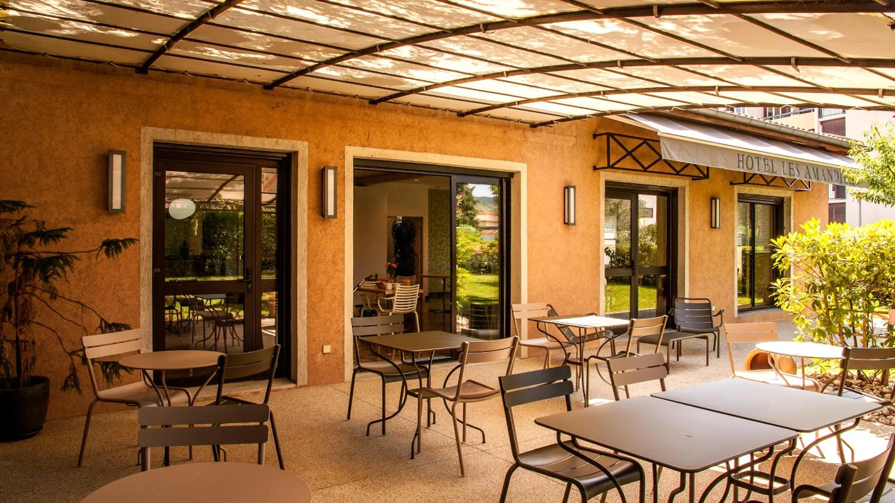 Patio in Hotel Les Amandiers