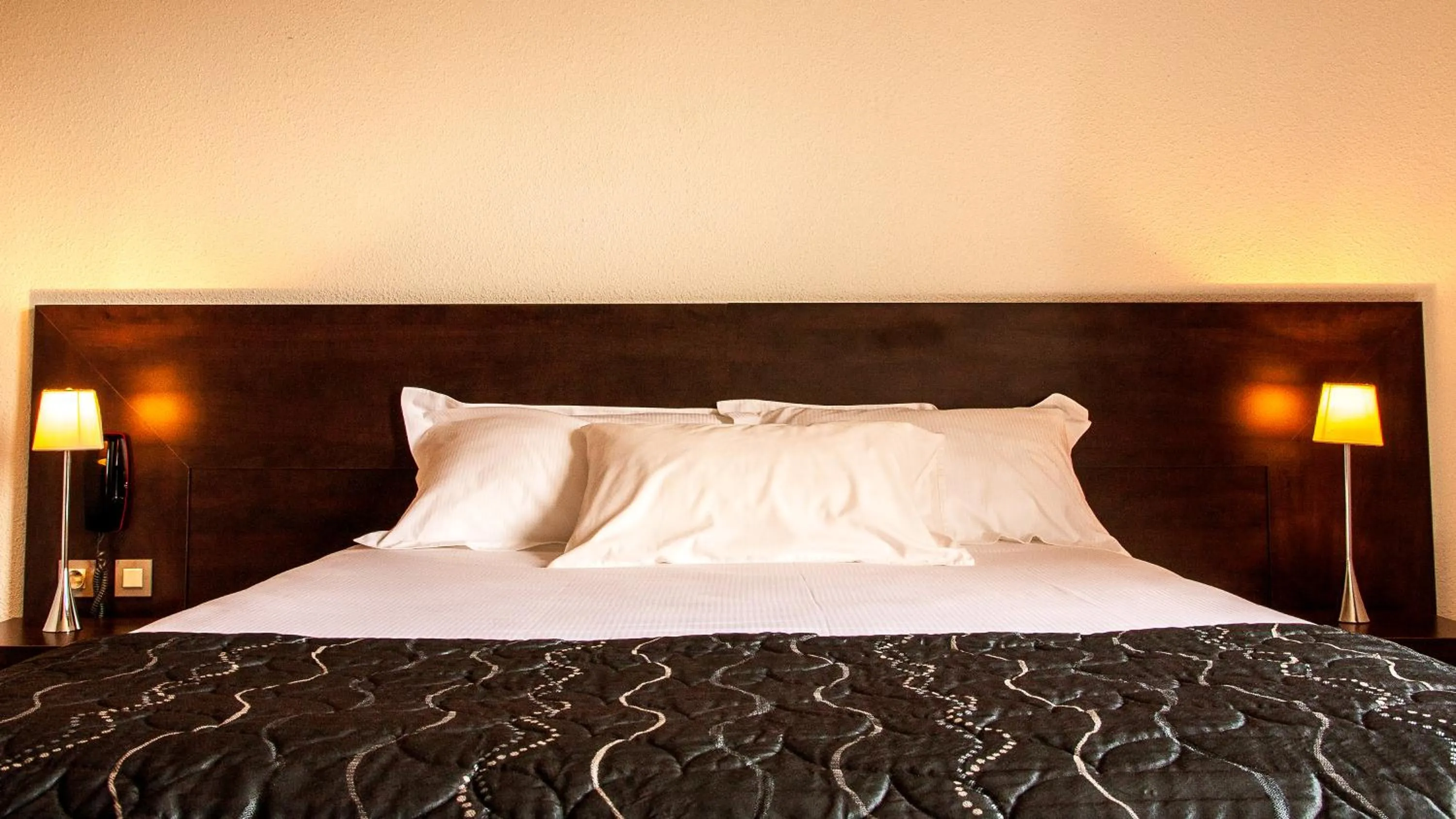 Bed in Hotel Les Amandiers