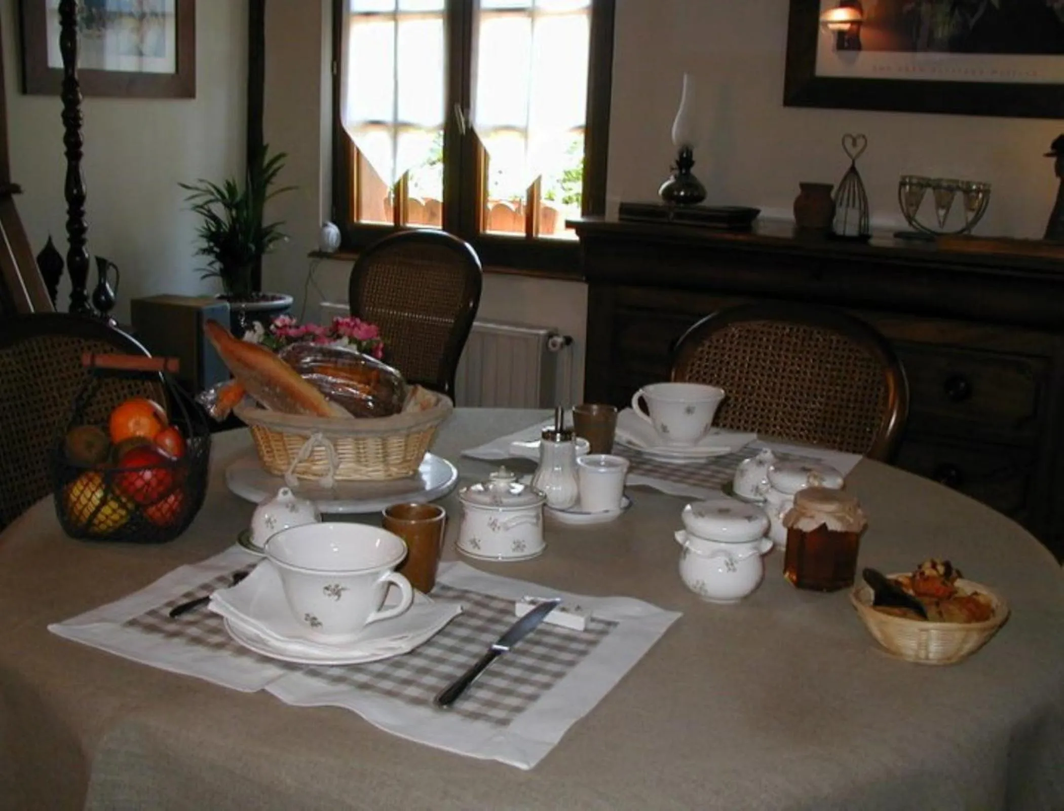 Continental breakfast in Chambres d'hôtes La Petite Flambée