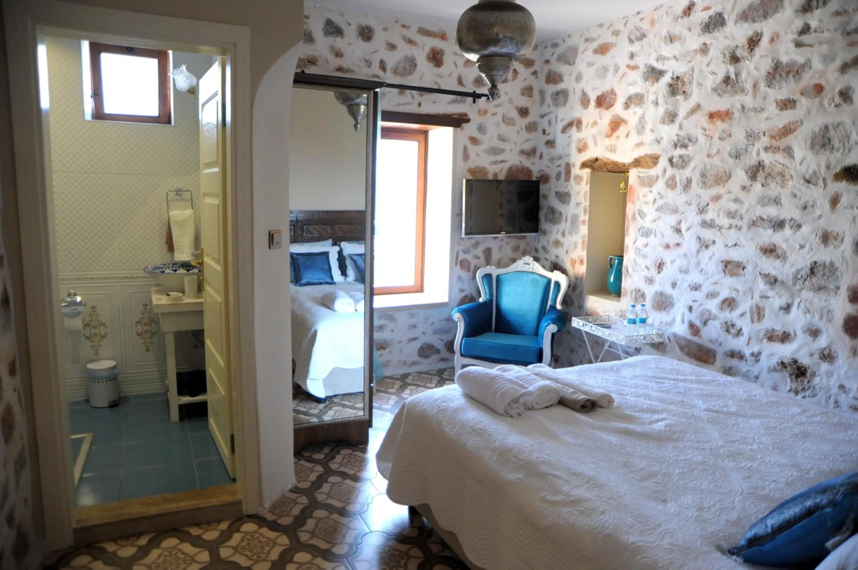 Photo of the whole room, Bed in Lemon Villa Hotel