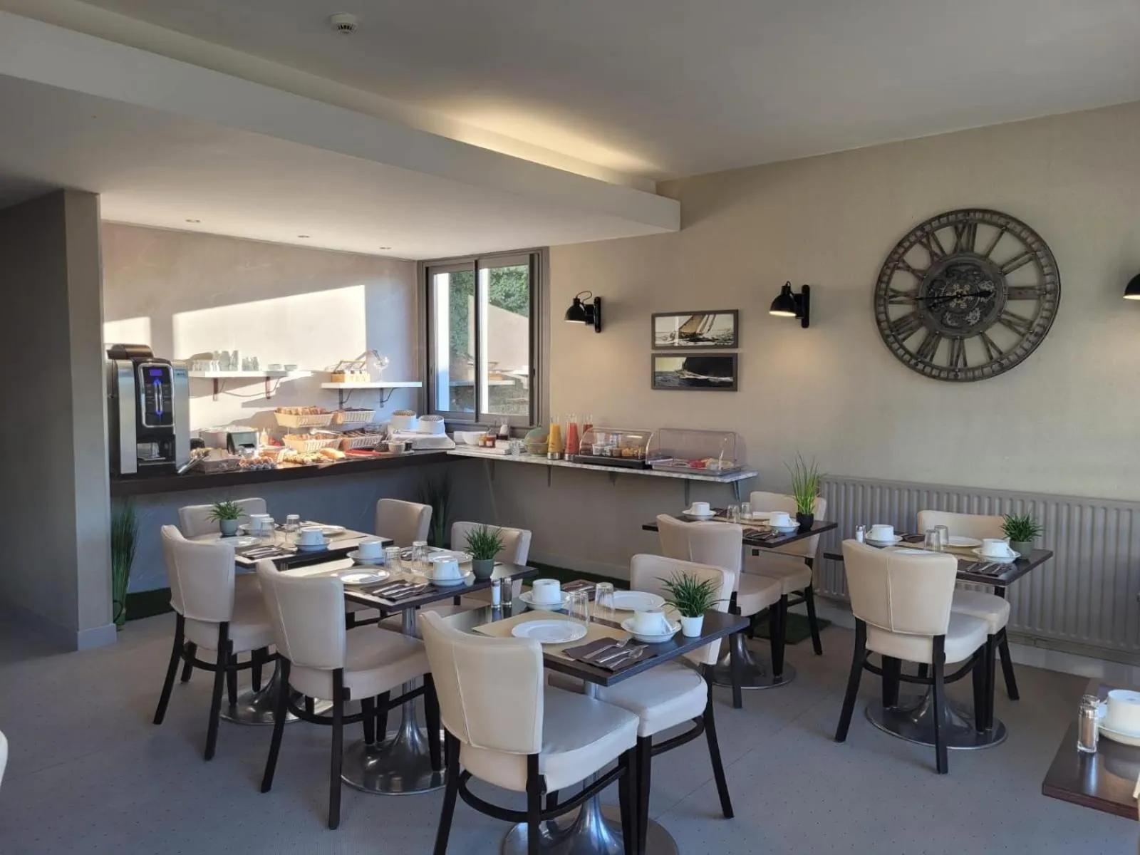 Restaurant/places to eat in Le Galet Hotel & Spa