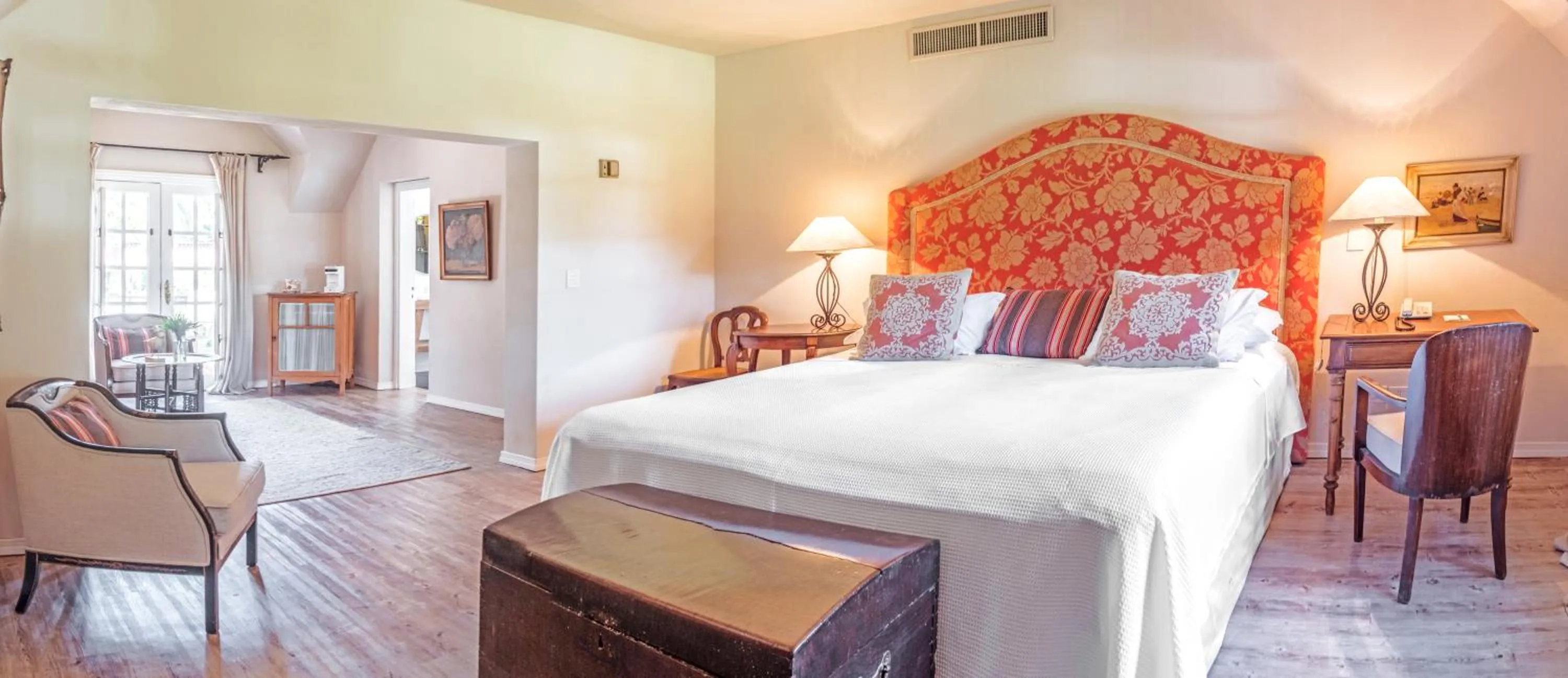 Bedroom, Bed in Hotel L'Auberge