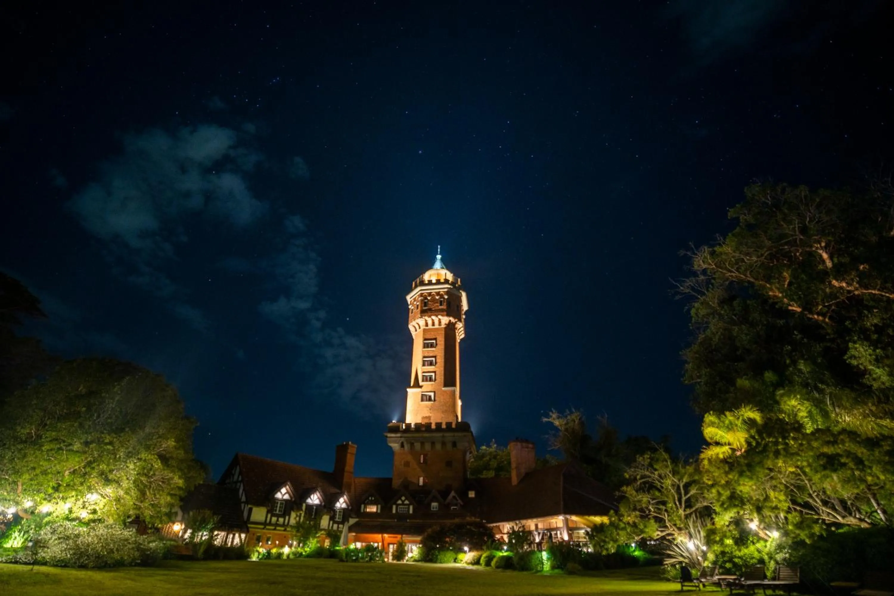Property building in Hotel L'Auberge