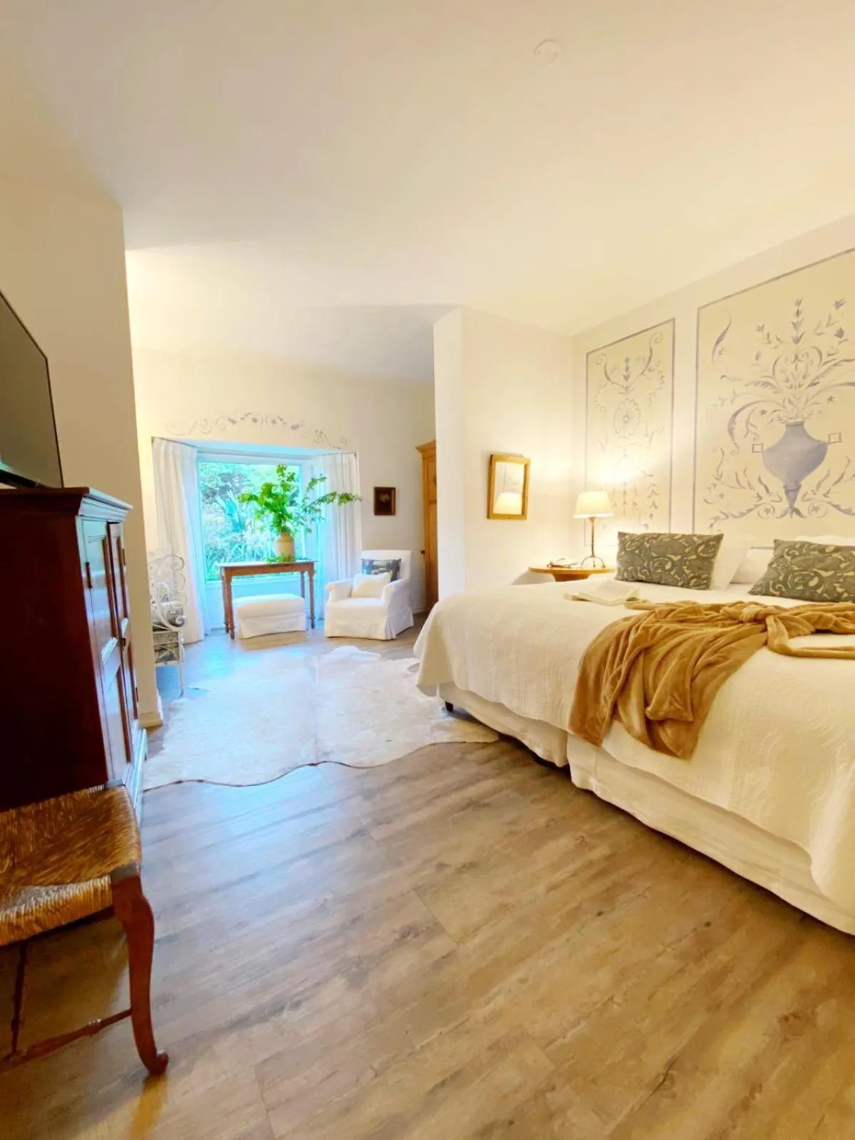 Bedroom, Bed in Hotel L'Auberge