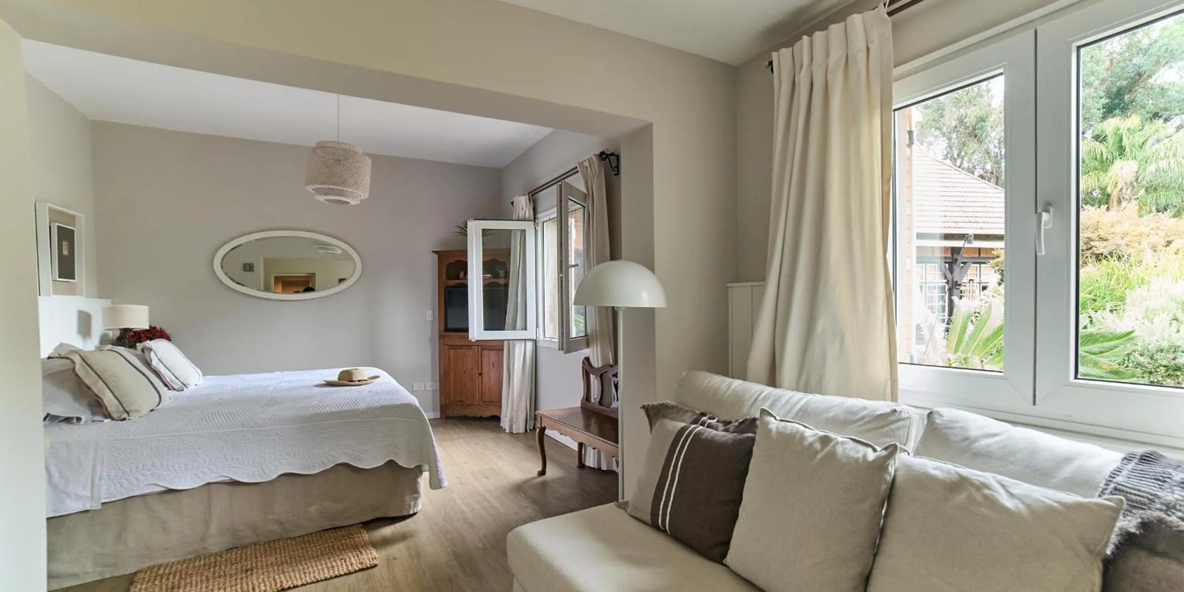 Bedroom, Bed in Hotel L'Auberge