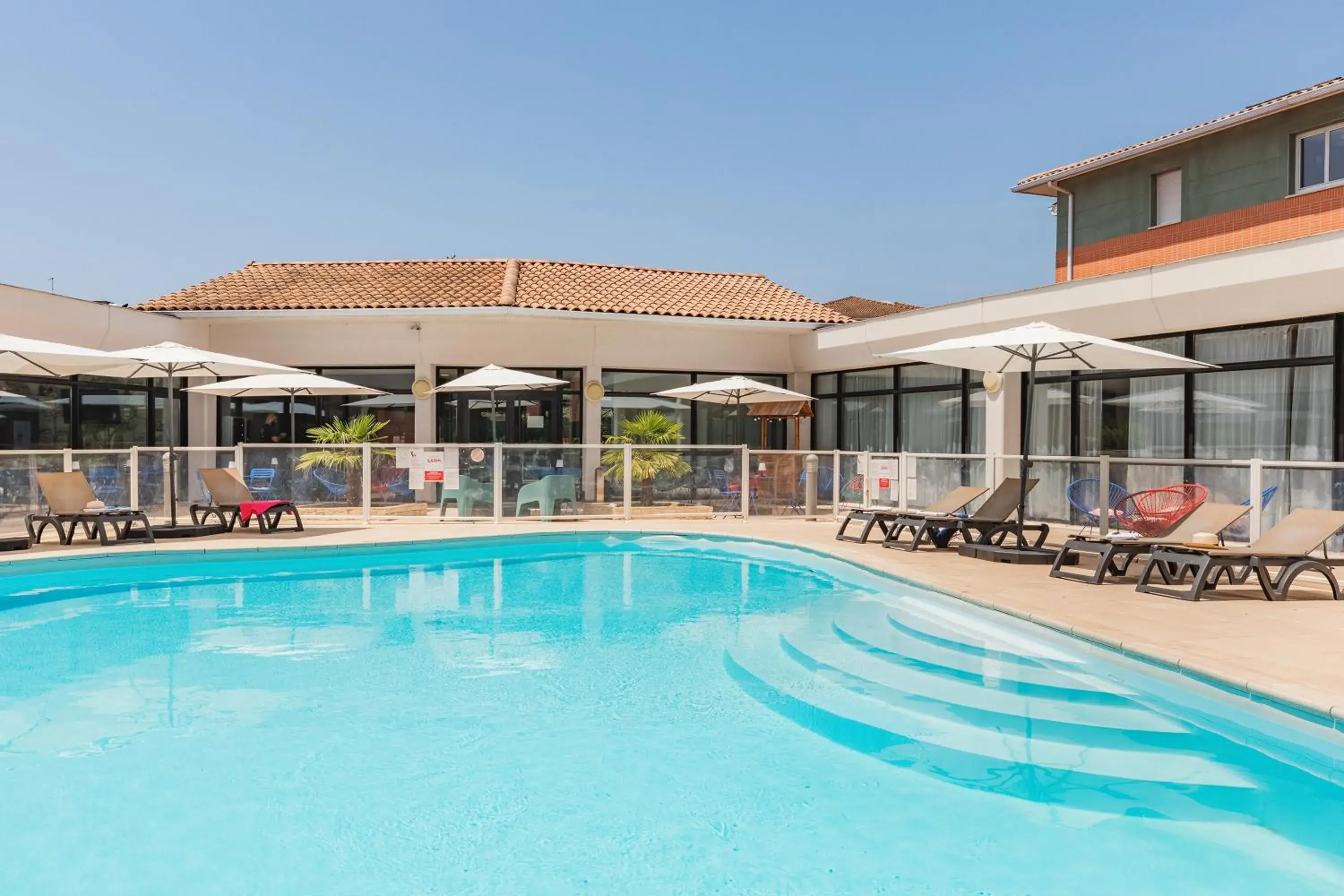 Swimming pool in Appart'City Confort Toulouse Purpan Swimming pool in Appart'City Confort Toulouse Purpan