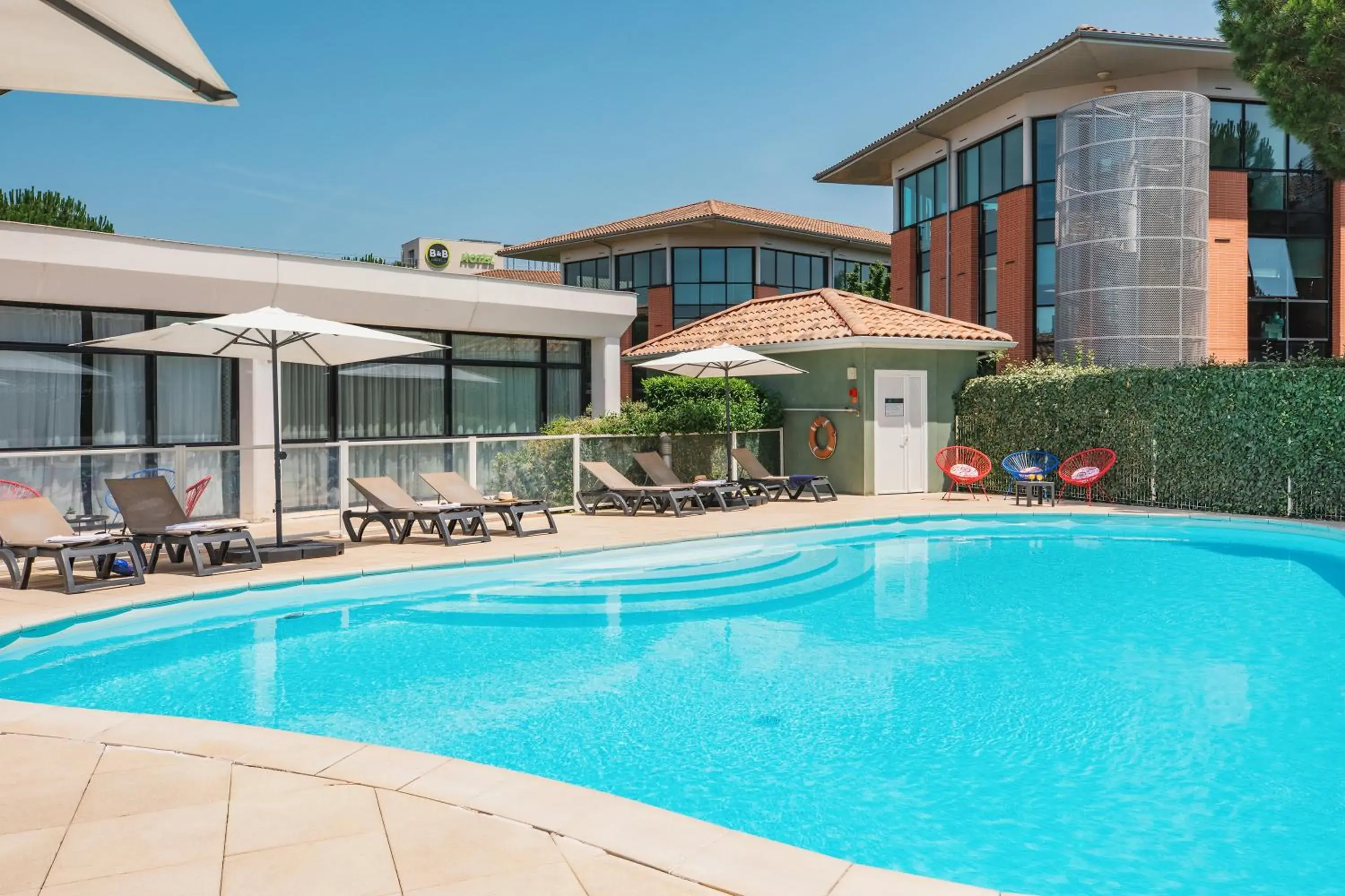 Swimming pool in Appart'City Confort Toulouse Purpan Swimming pool in Appart'City Confort Toulouse Purpan