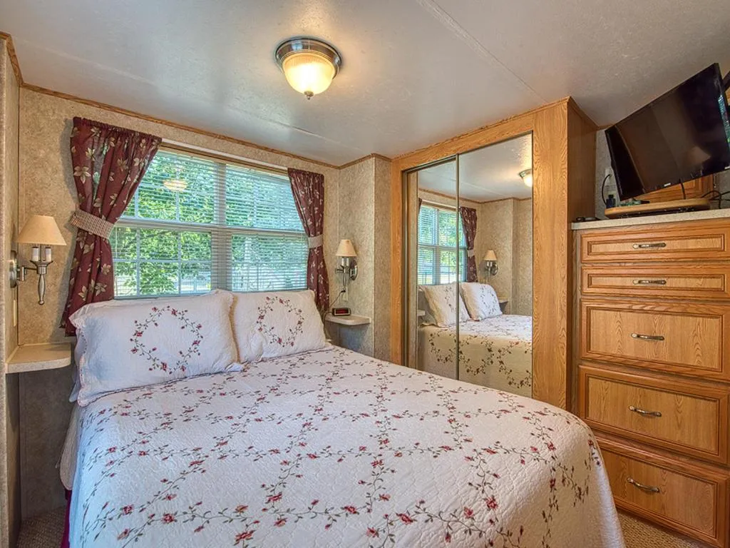 Bedroom, Bed in Maggie Valley Cabin Rentals