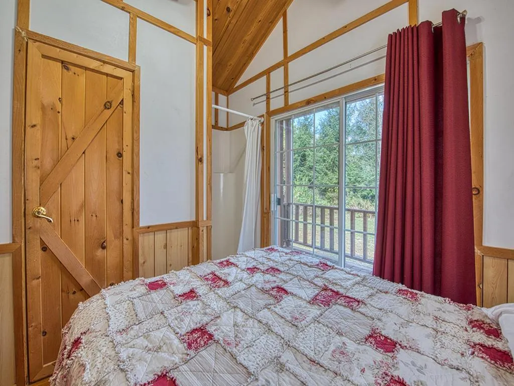 Bedroom, Bed in Maggie Valley Cabin Rentals
