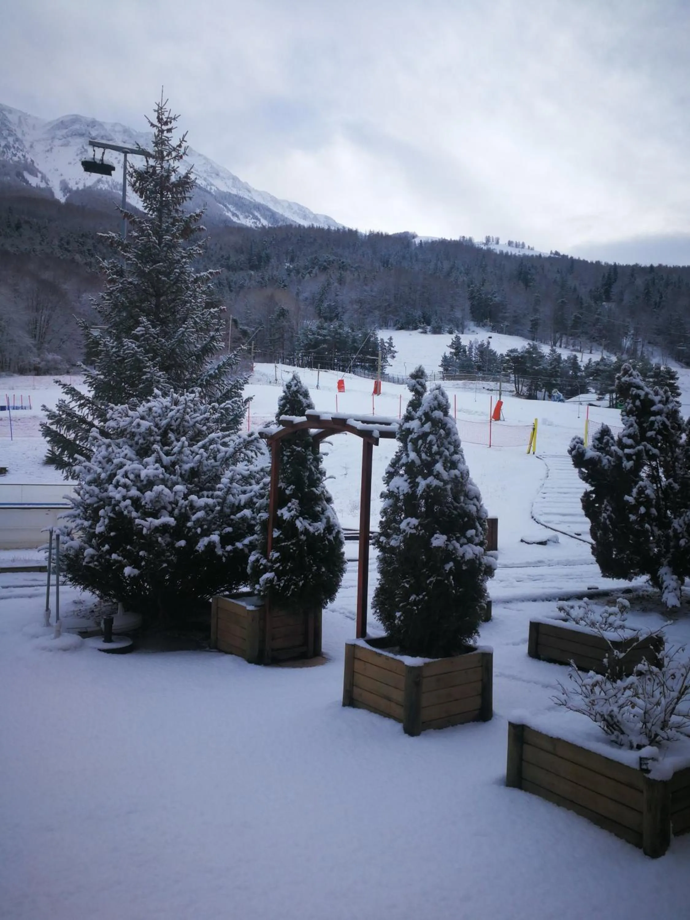 Patio in Hôtel Espace Montclar