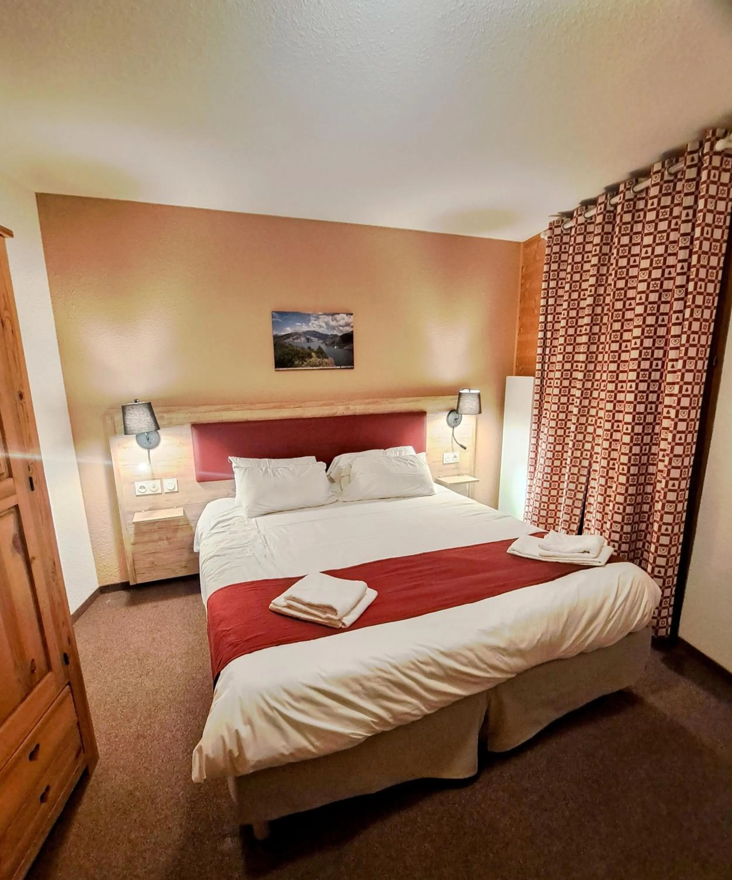 Double Room with Mountain View in Hôtel Espace Montclar